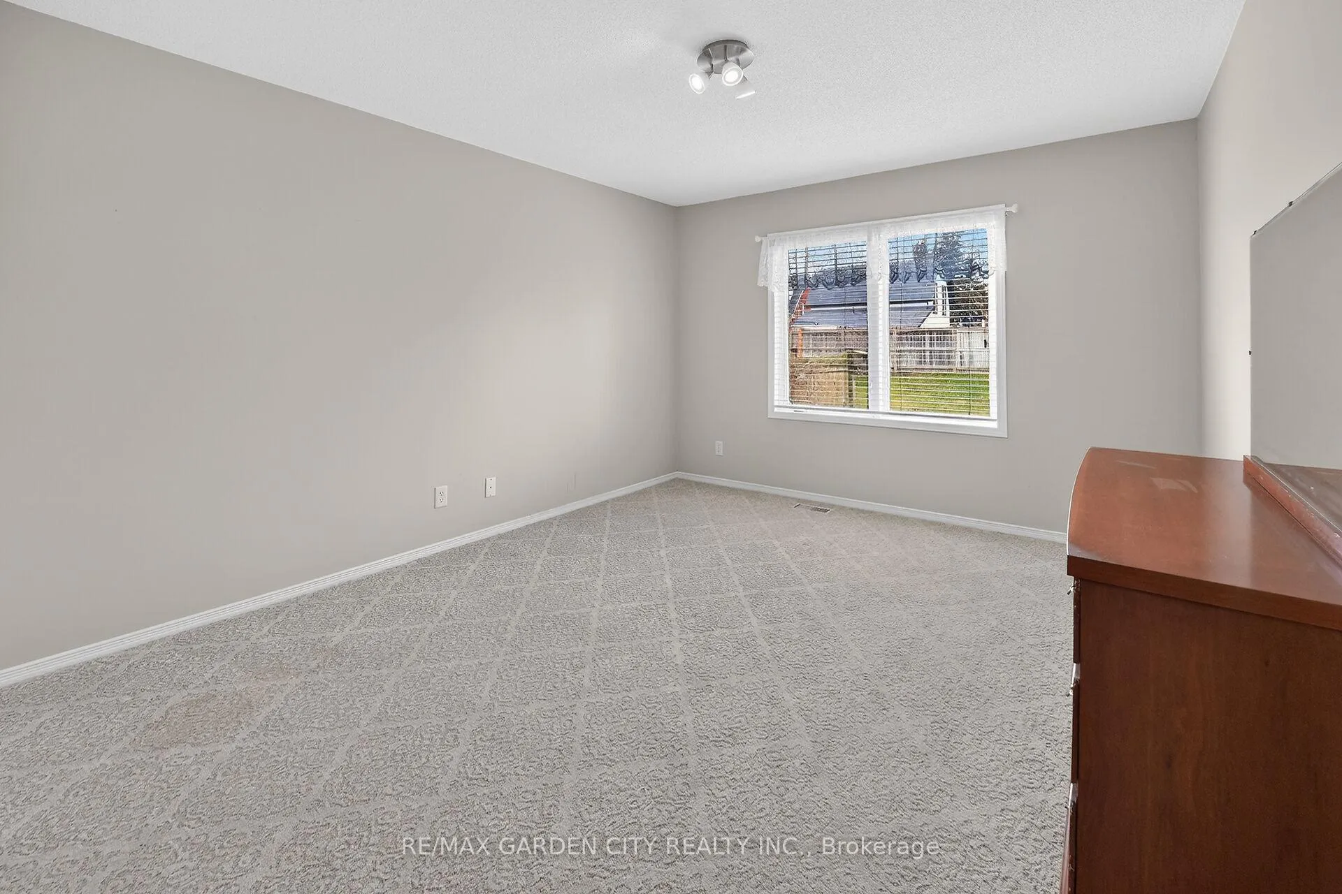 Photo 14 of Unit 27, 303 Central Avenue, Grimsby, Grimsby East — HOMEH