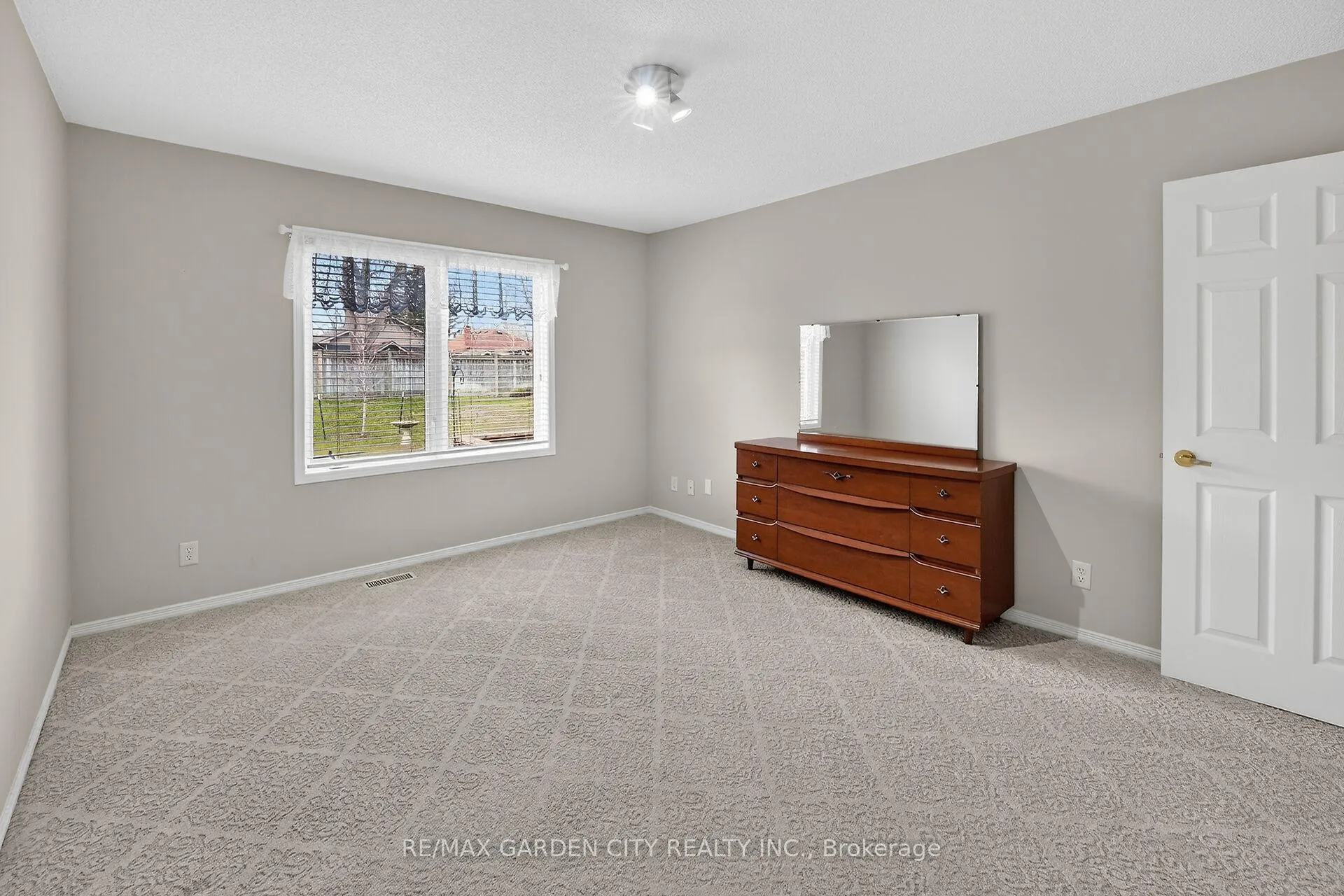 Photo 15 of Unit 27, 303 Central Avenue, Grimsby, Grimsby East — HOMEH