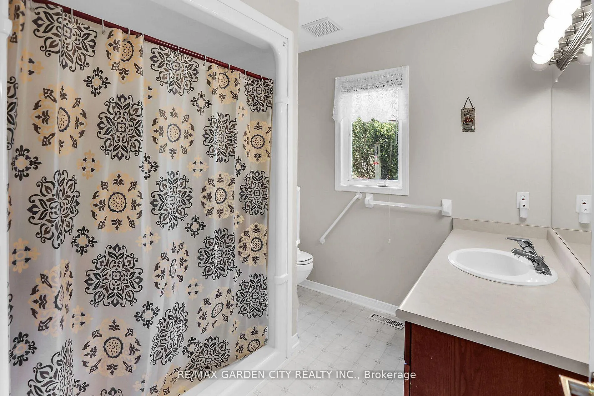 Photo 20 of Unit 27, 303 Central Avenue, Grimsby, Grimsby East — HOMEH
