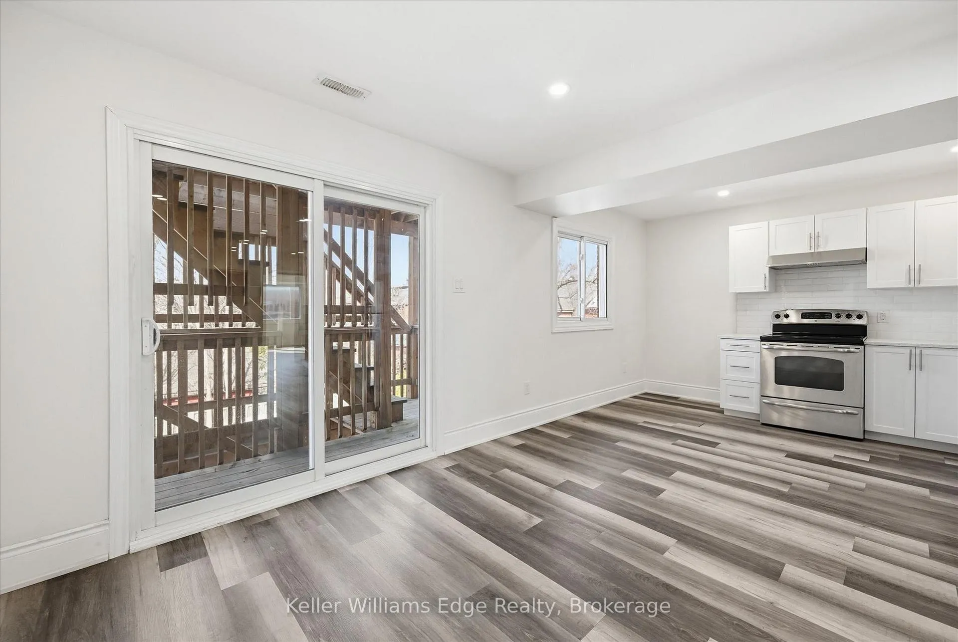 Photo 7 of Unit 2, 220 Caroline Street S, Hamilton, Durand — HOMEH