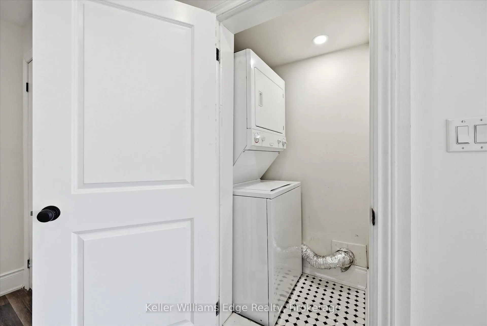 Photo 10 of Unit 2, 220 Caroline Street S, Hamilton, Durand — HOMEH