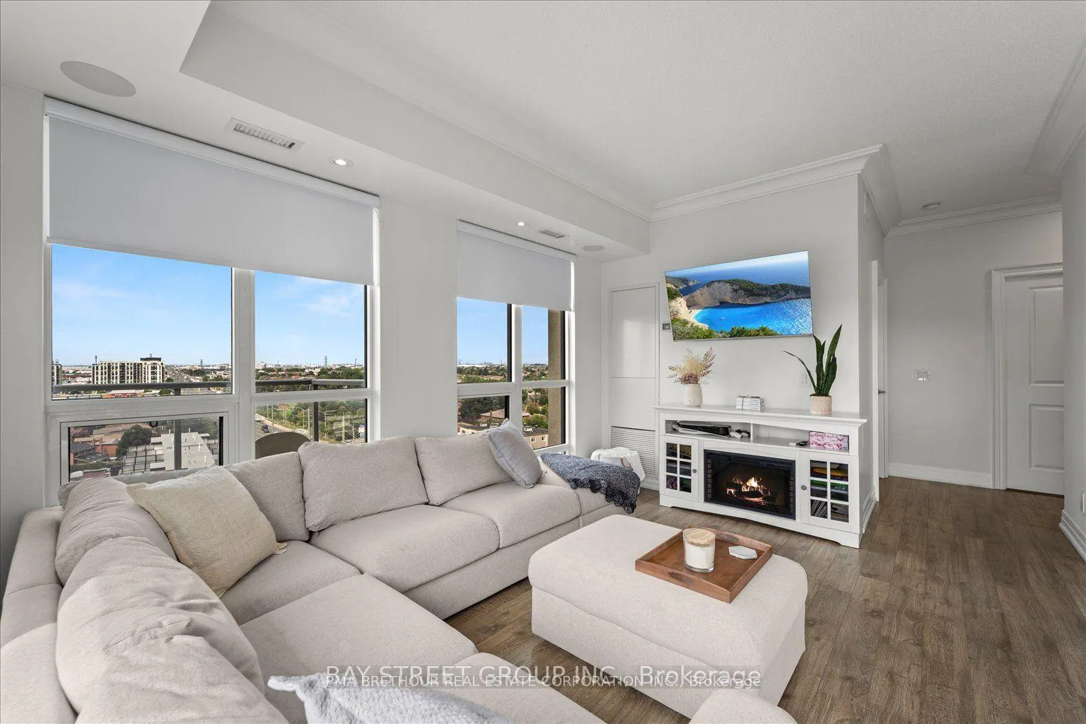 Photo 6 of Unit 902, 7730 Kipling Avenue, Vaughan, Vaughan Grove — HOMEH
