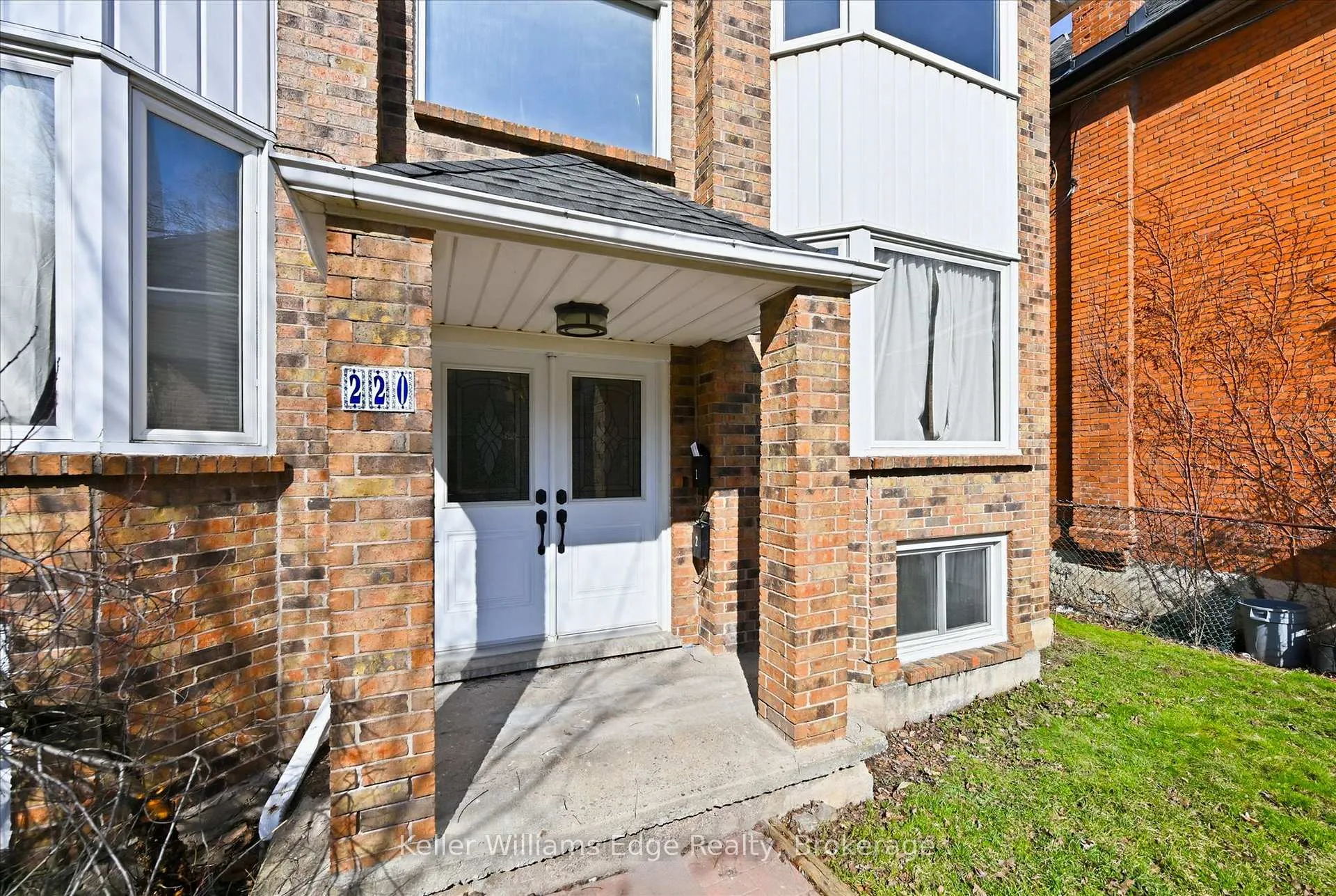 Photo 3 of Unit 4, 220 Caroline Street S, Hamilton, Durand — HOMEH