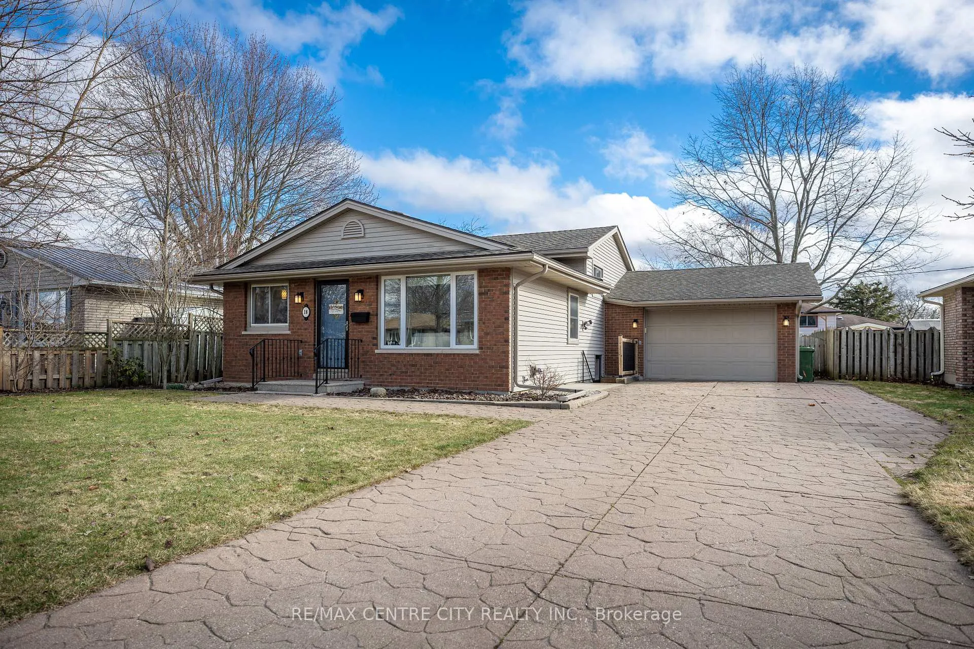 Photo 1 of 18 Highview Drive, St. Thomas — HOMEH