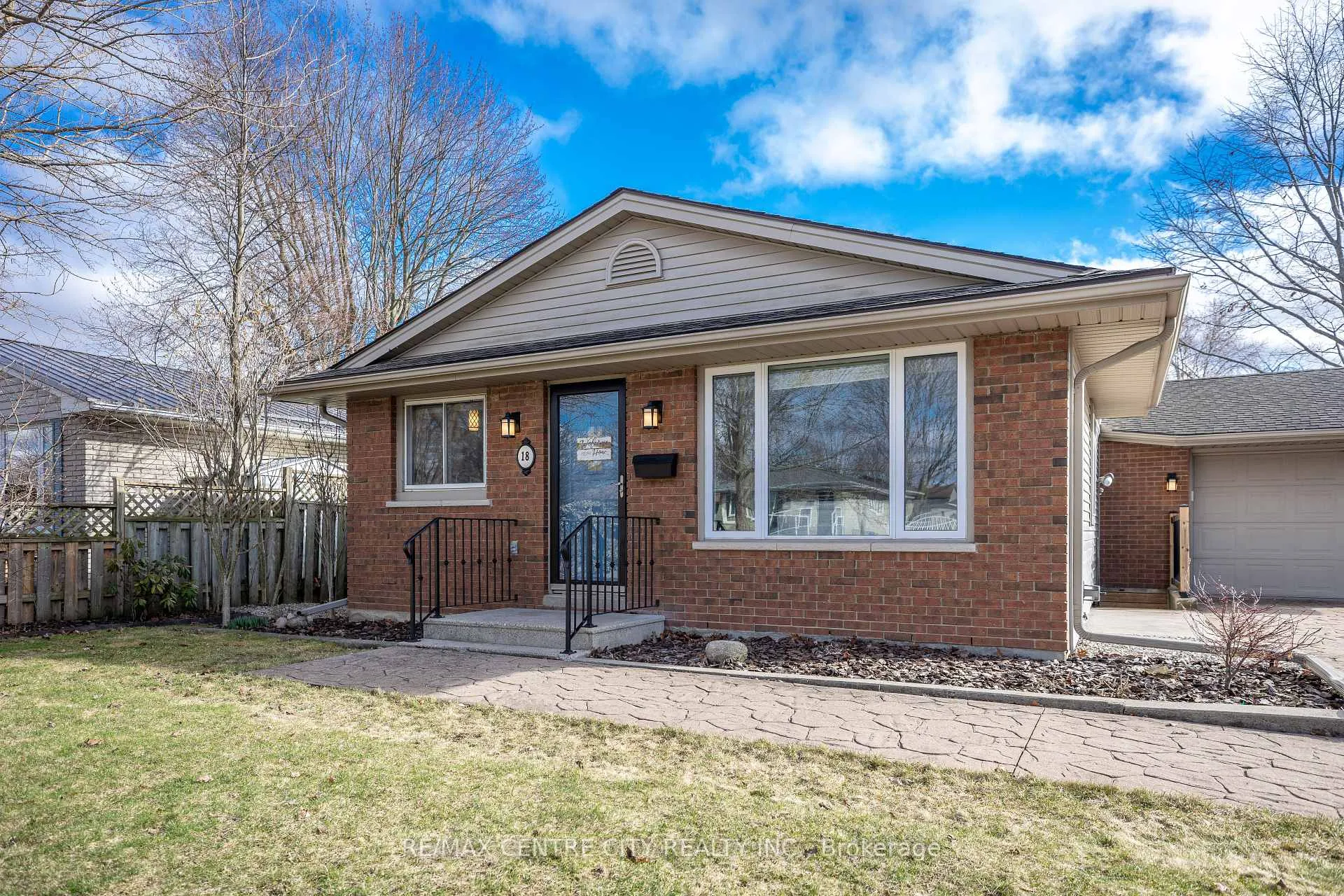 Photo 4 of 18 Highview Drive, St. Thomas — HOMEH