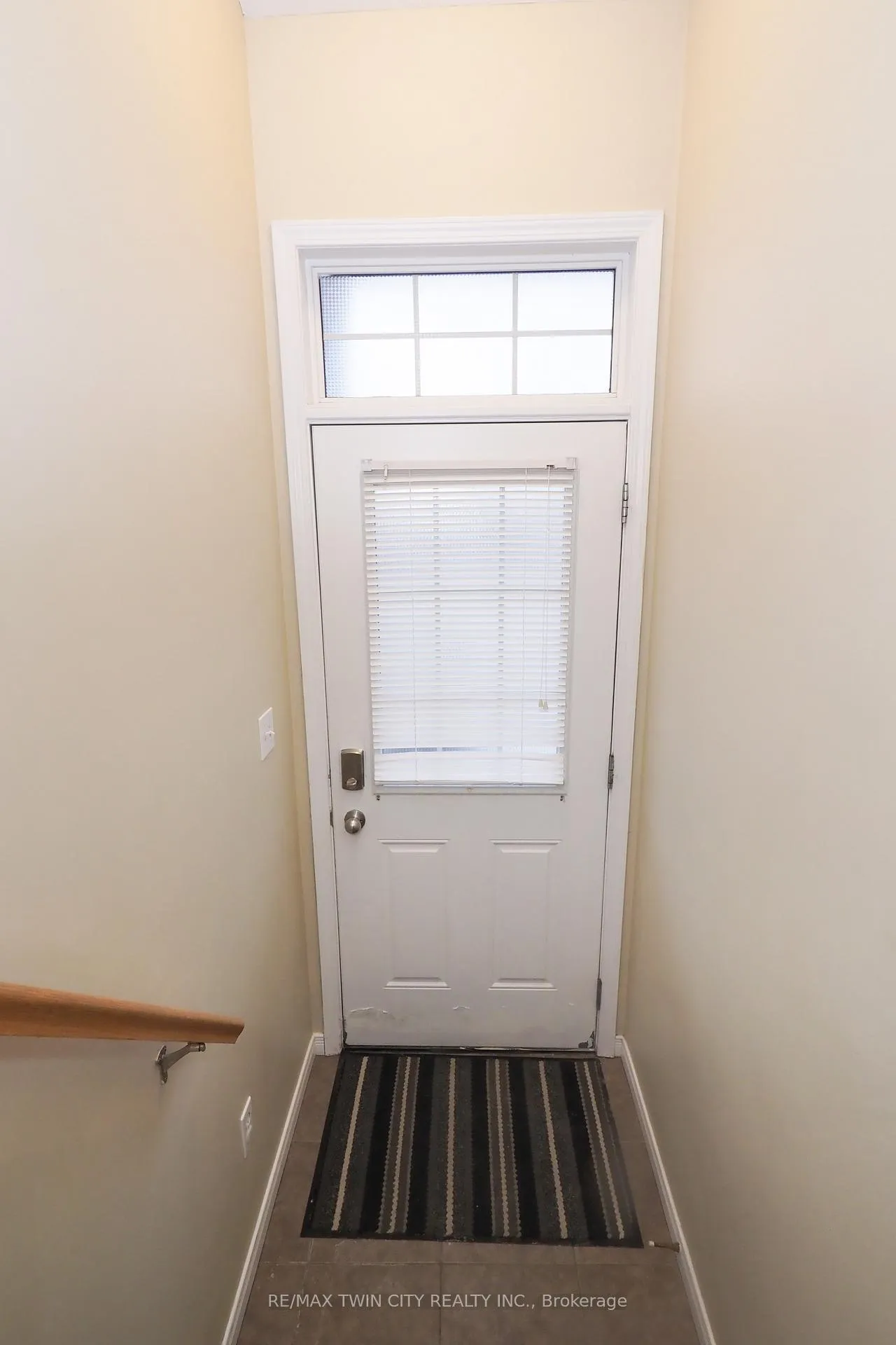 Photo 3 of Unit B12, 240 Westmeadow Drive, Kitchener — HOMEH