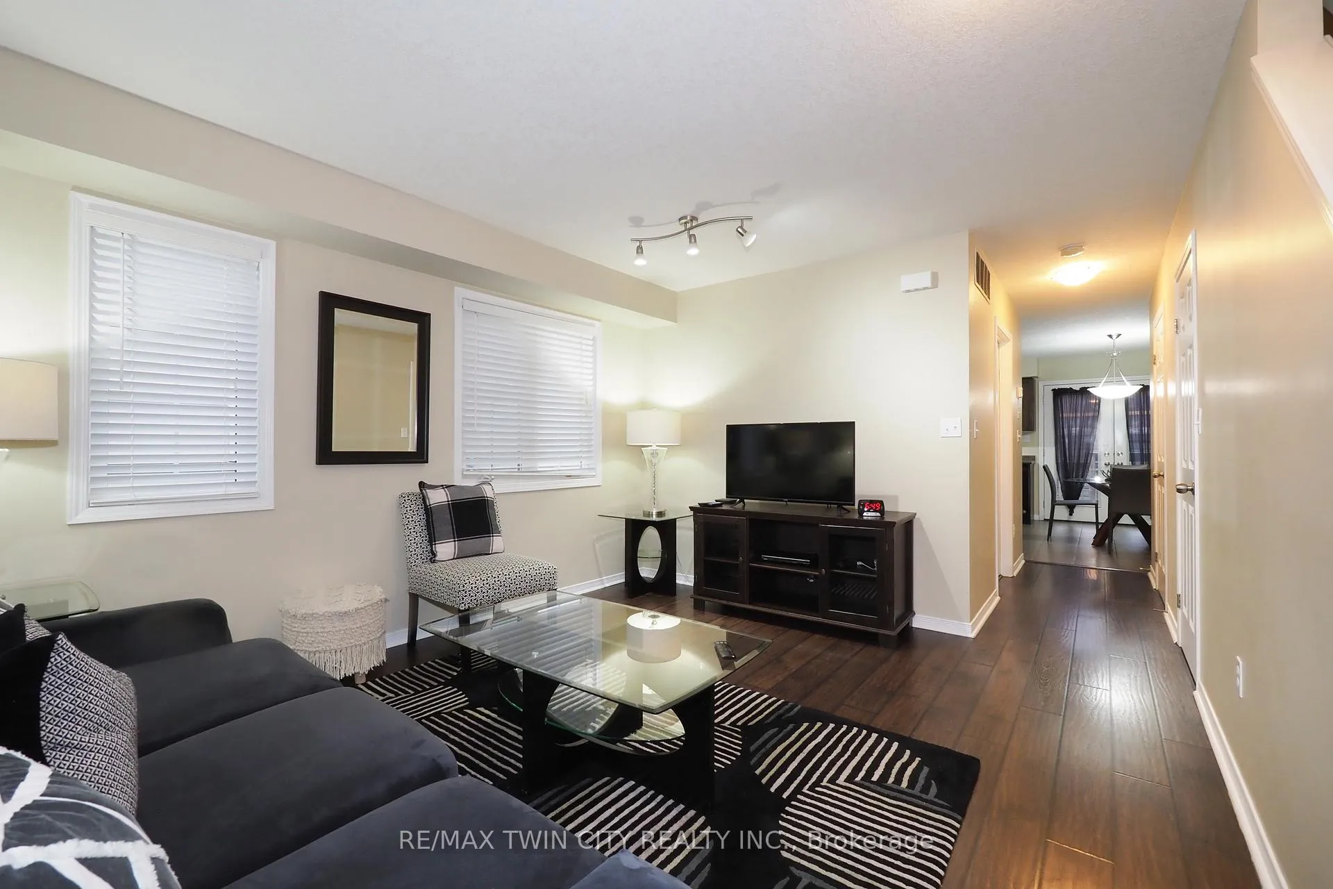 Photo 4 of Unit B12, 240 Westmeadow Drive, Kitchener — HOMEH
