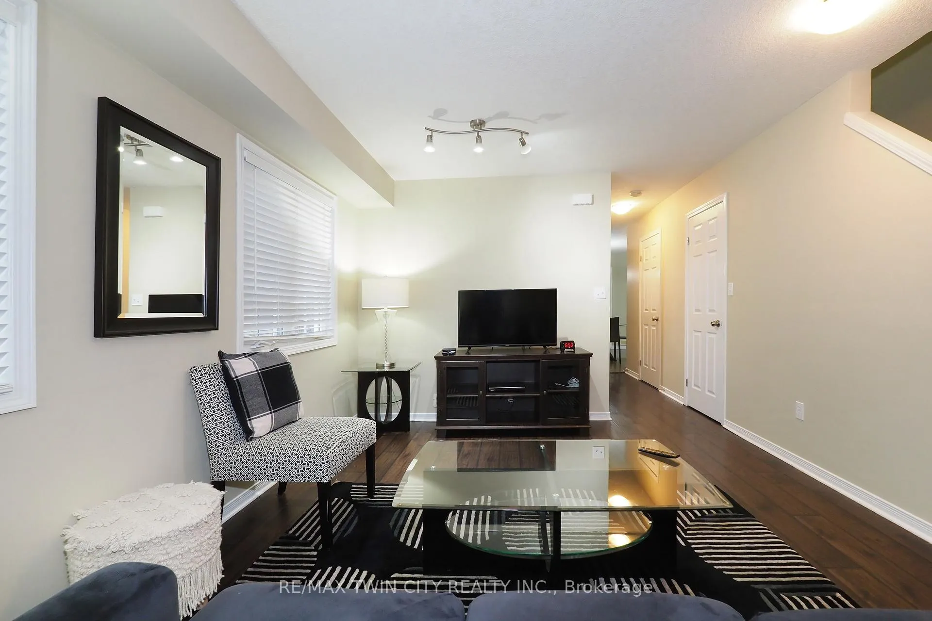 Photo 5 of Unit B12, 240 Westmeadow Drive, Kitchener — HOMEH