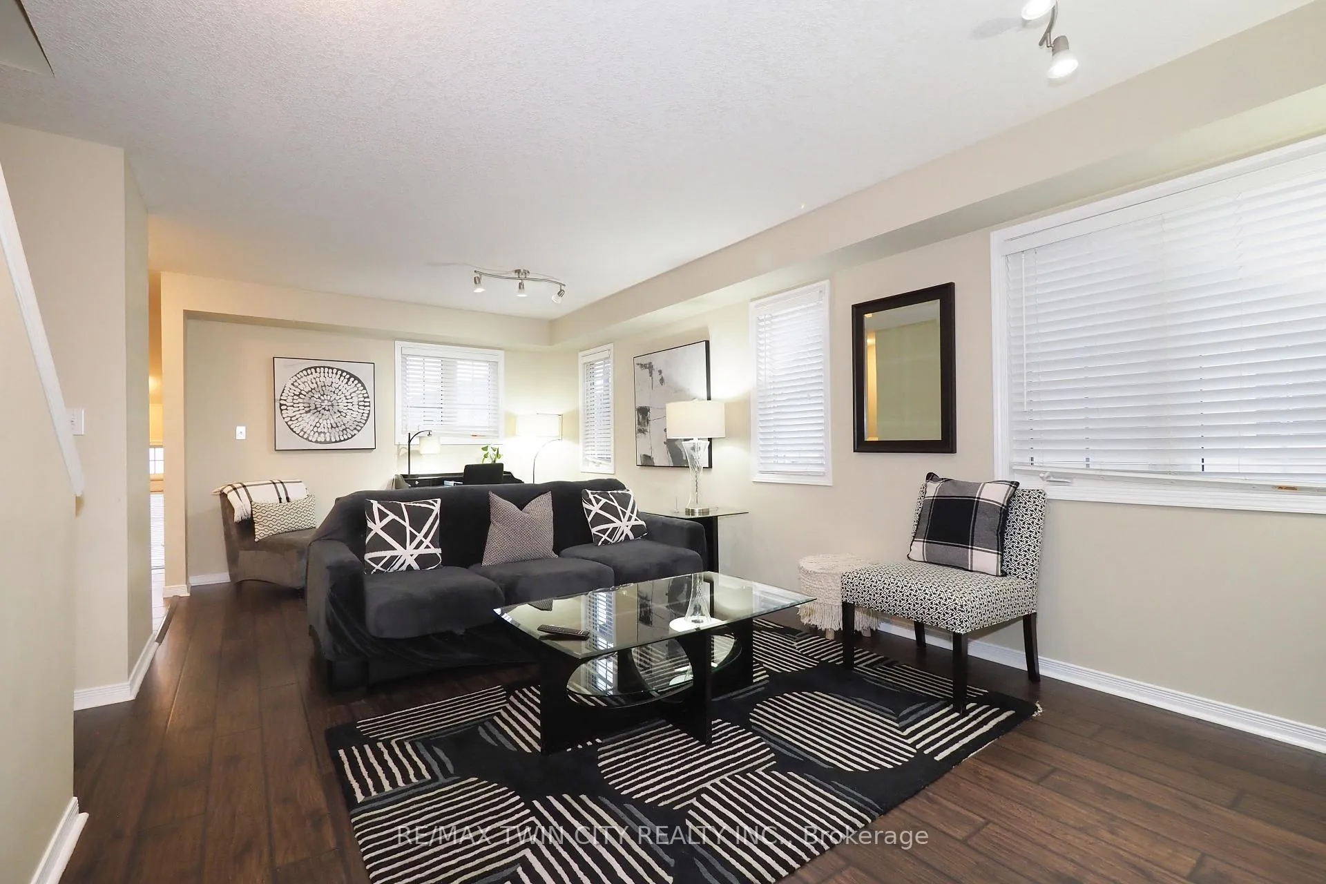 Photo 6 of Unit B12, 240 Westmeadow Drive, Kitchener — HOMEH