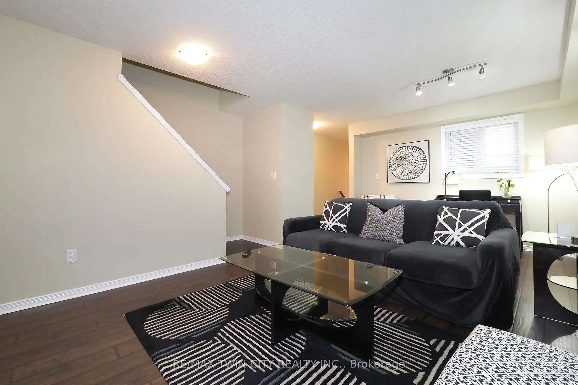Photo 7 of Unit B12, 240 Westmeadow Drive, Kitchener — HOMEH