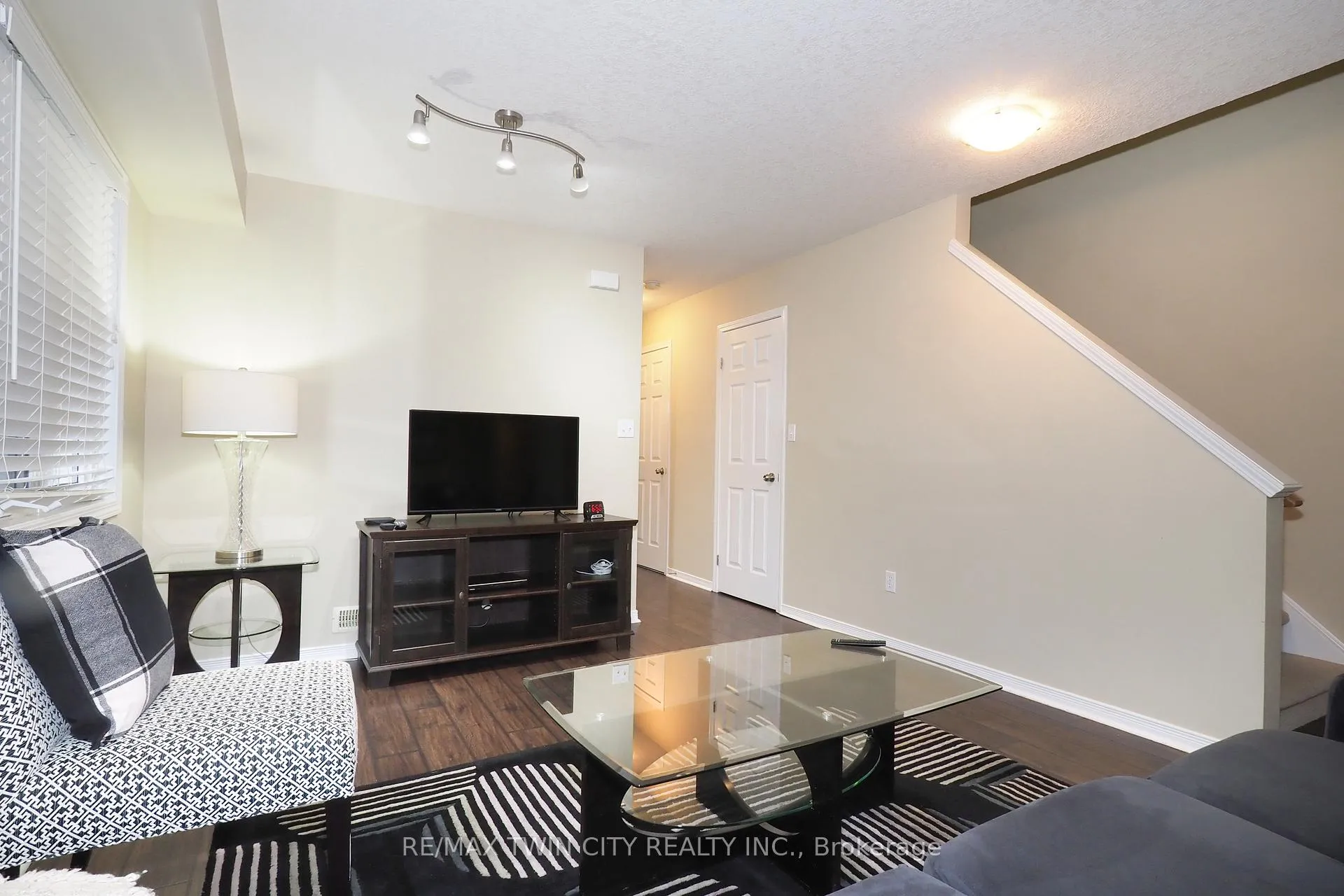 Photo 8 of Unit B12, 240 Westmeadow Drive, Kitchener — HOMEH