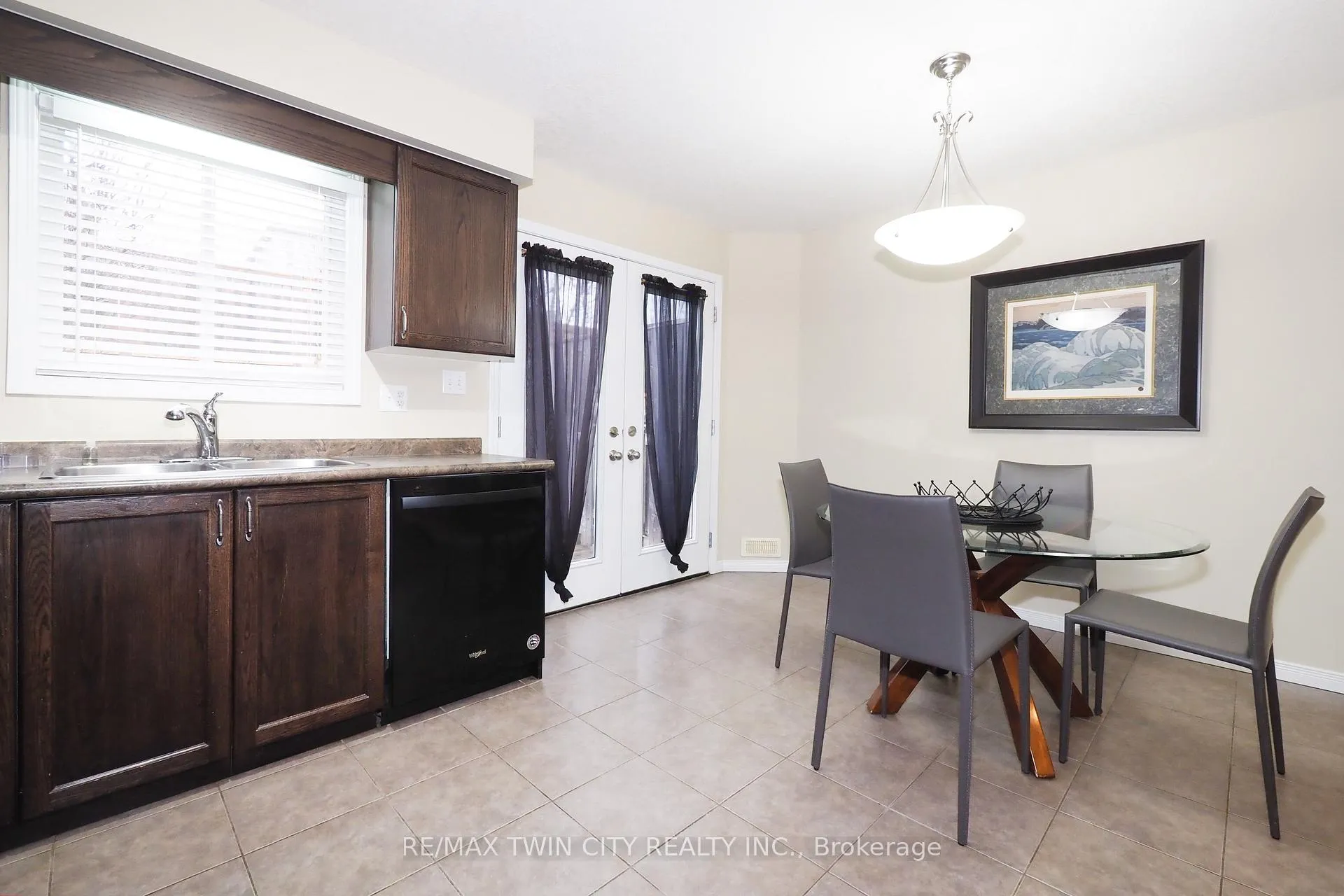 Photo 14 of Unit B12, 240 Westmeadow Drive, Kitchener — HOMEH