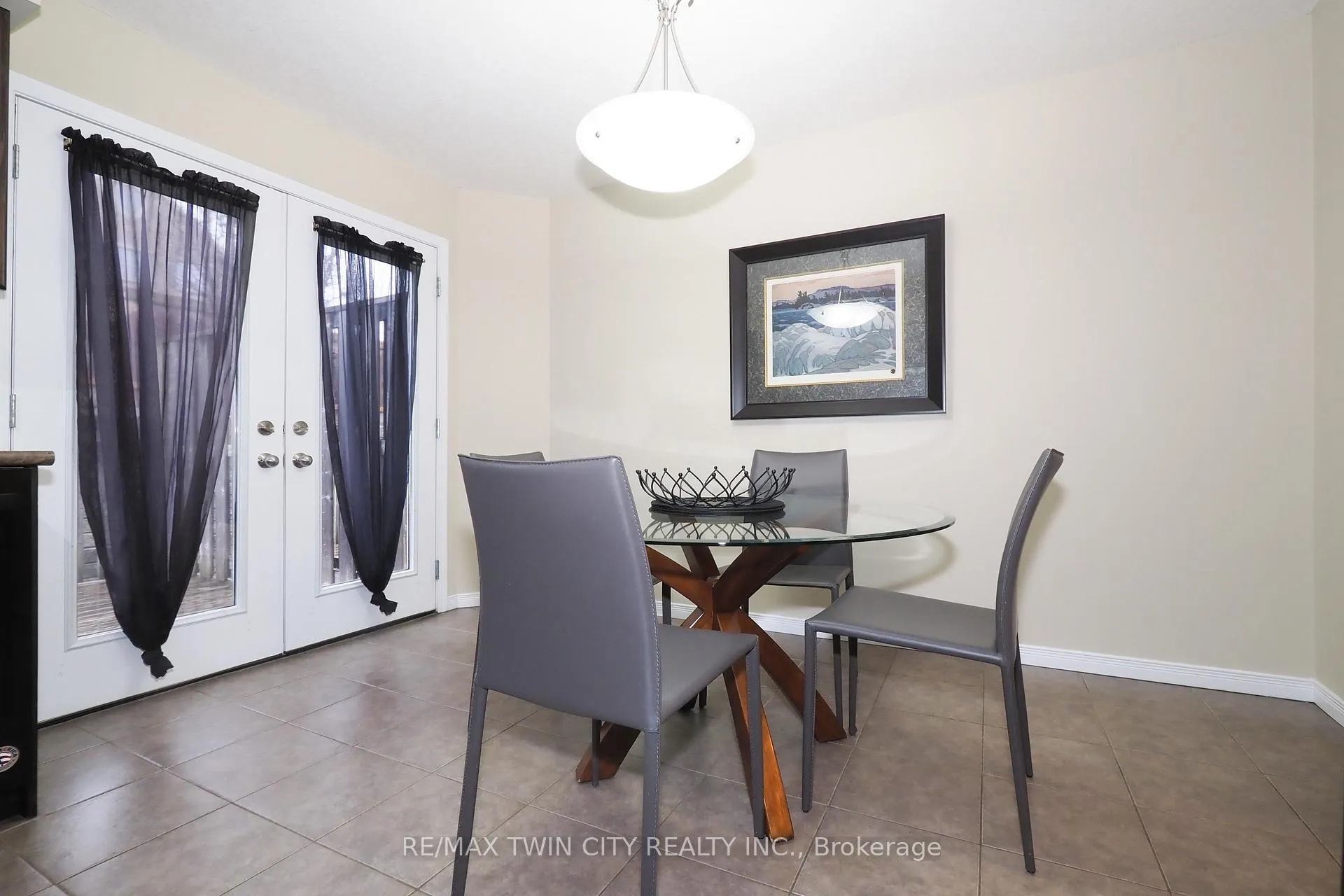 Photo 15 of Unit B12, 240 Westmeadow Drive, Kitchener — HOMEH