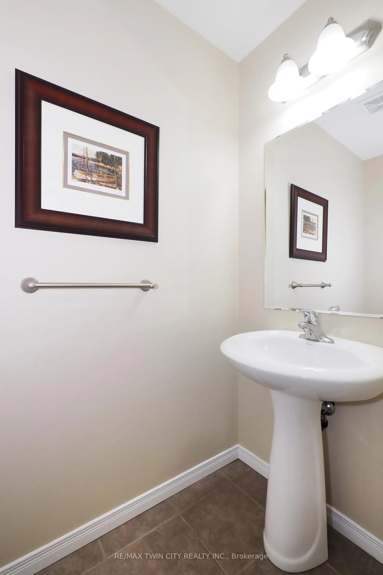 Photo 16 of Unit B12, 240 Westmeadow Drive, Kitchener — HOMEH