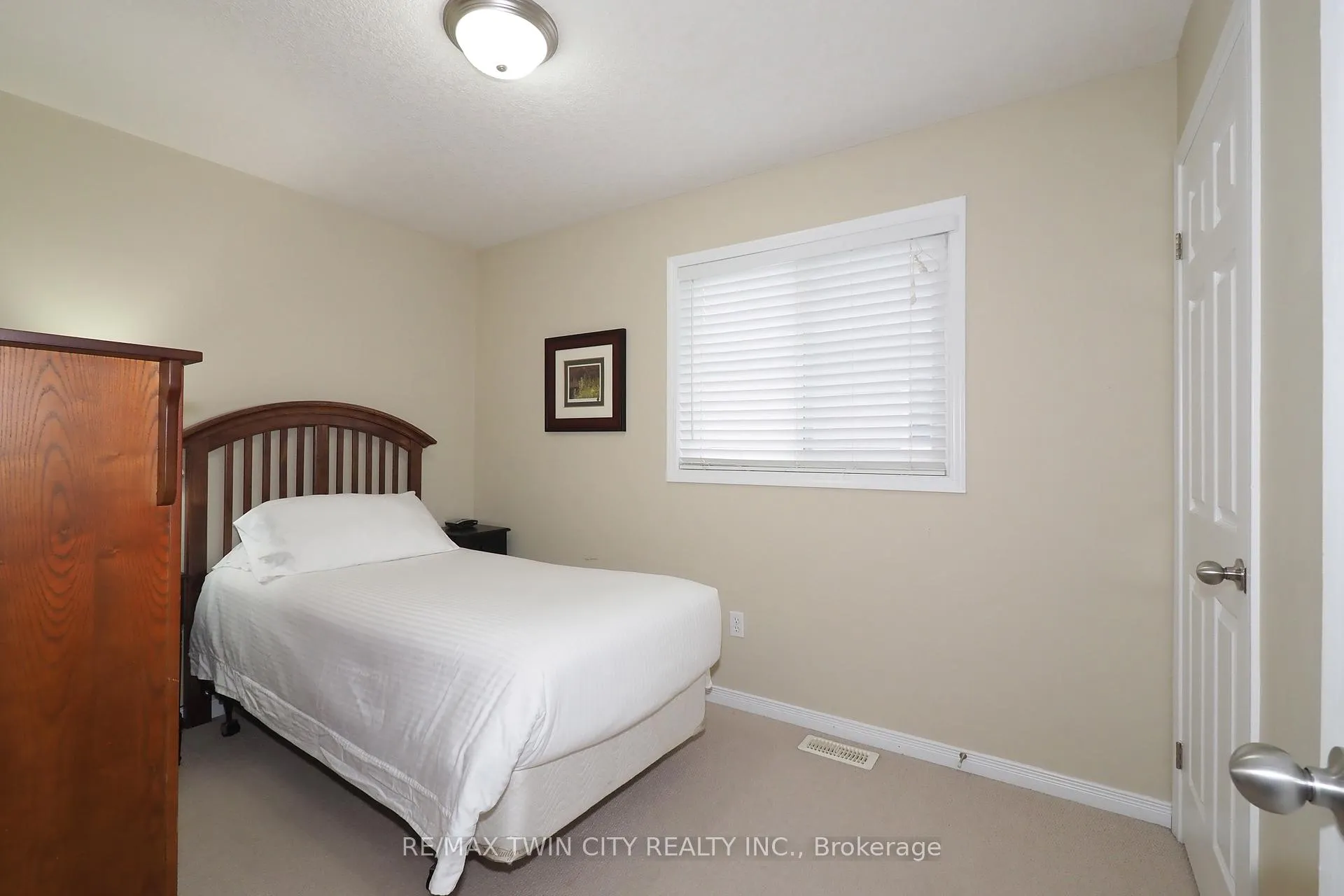 Photo 20 of Unit B12, 240 Westmeadow Drive, Kitchener — HOMEH