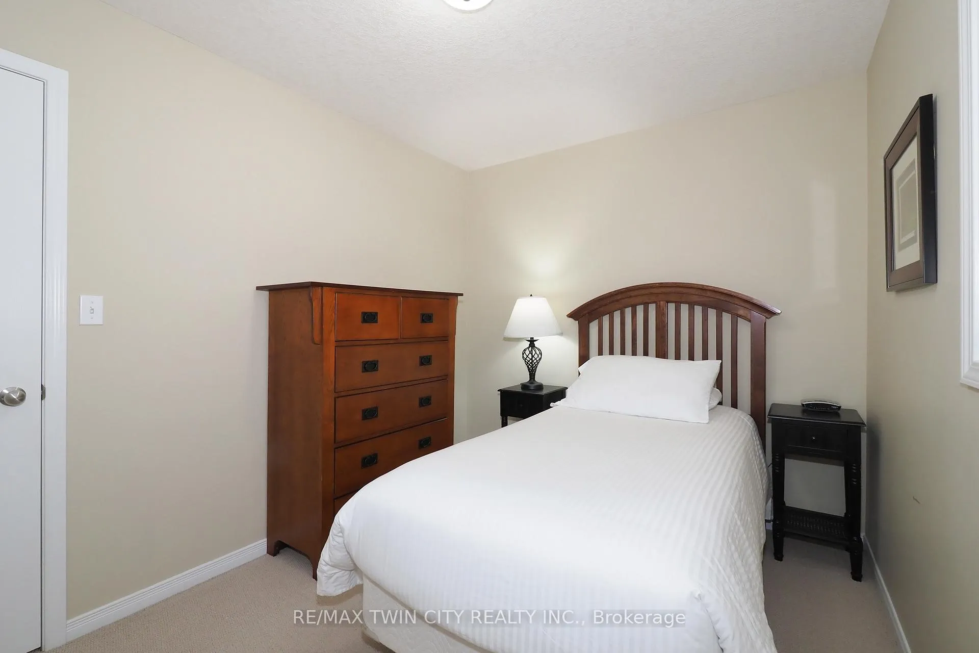 Photo 21 of Unit B12, 240 Westmeadow Drive, Kitchener — HOMEH