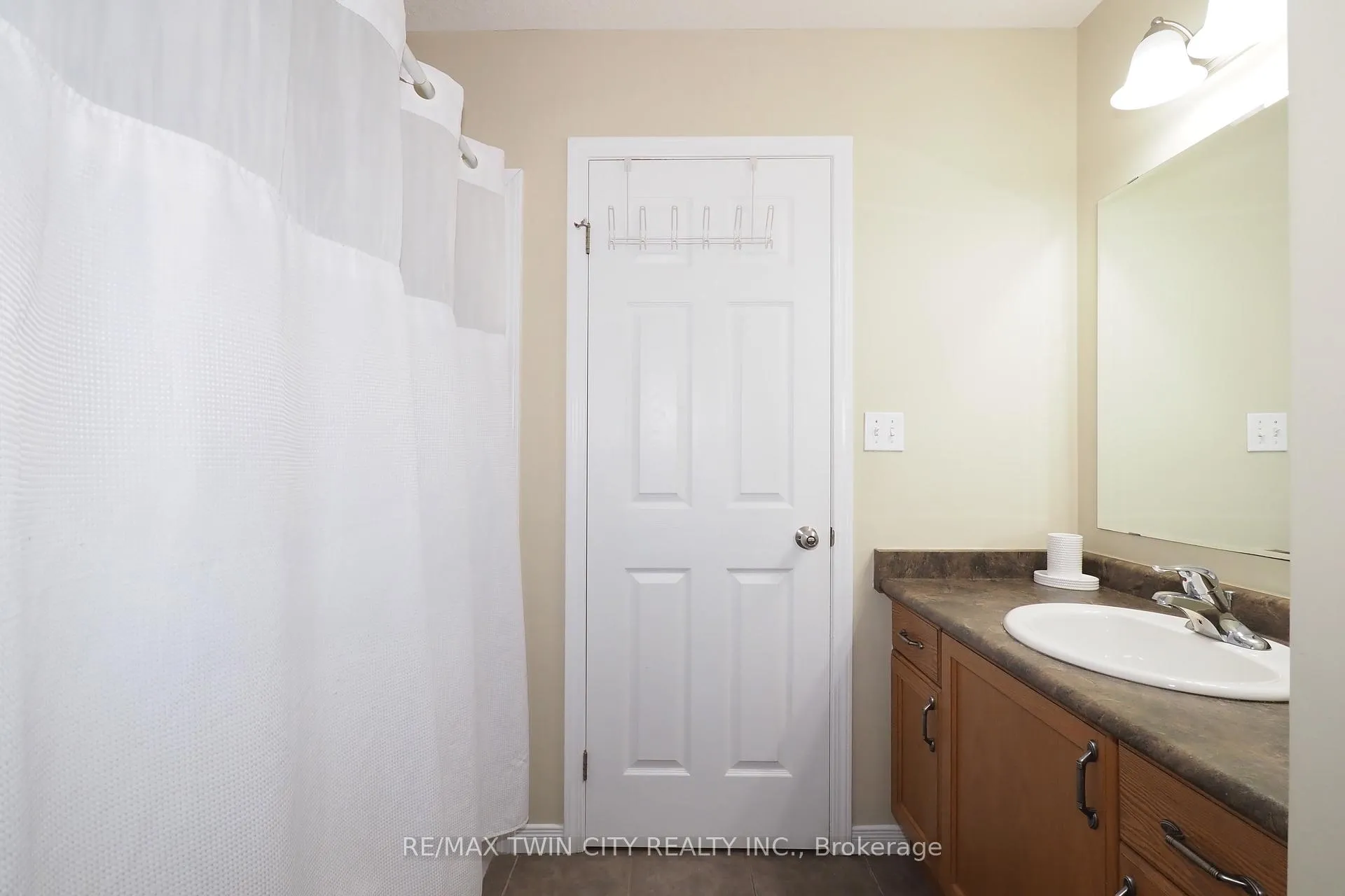 Photo 26 of Unit B12, 240 Westmeadow Drive, Kitchener — HOMEH