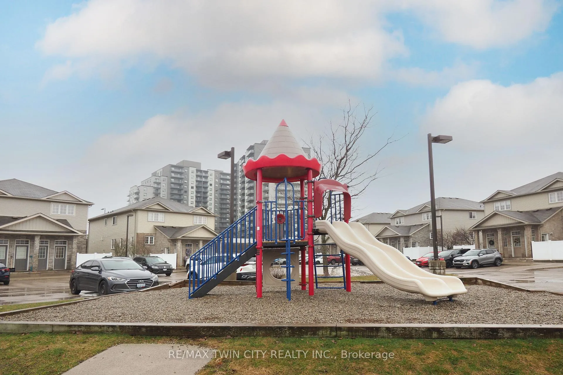 Photo 30 of Unit B12, 240 Westmeadow Drive, Kitchener — HOMEH