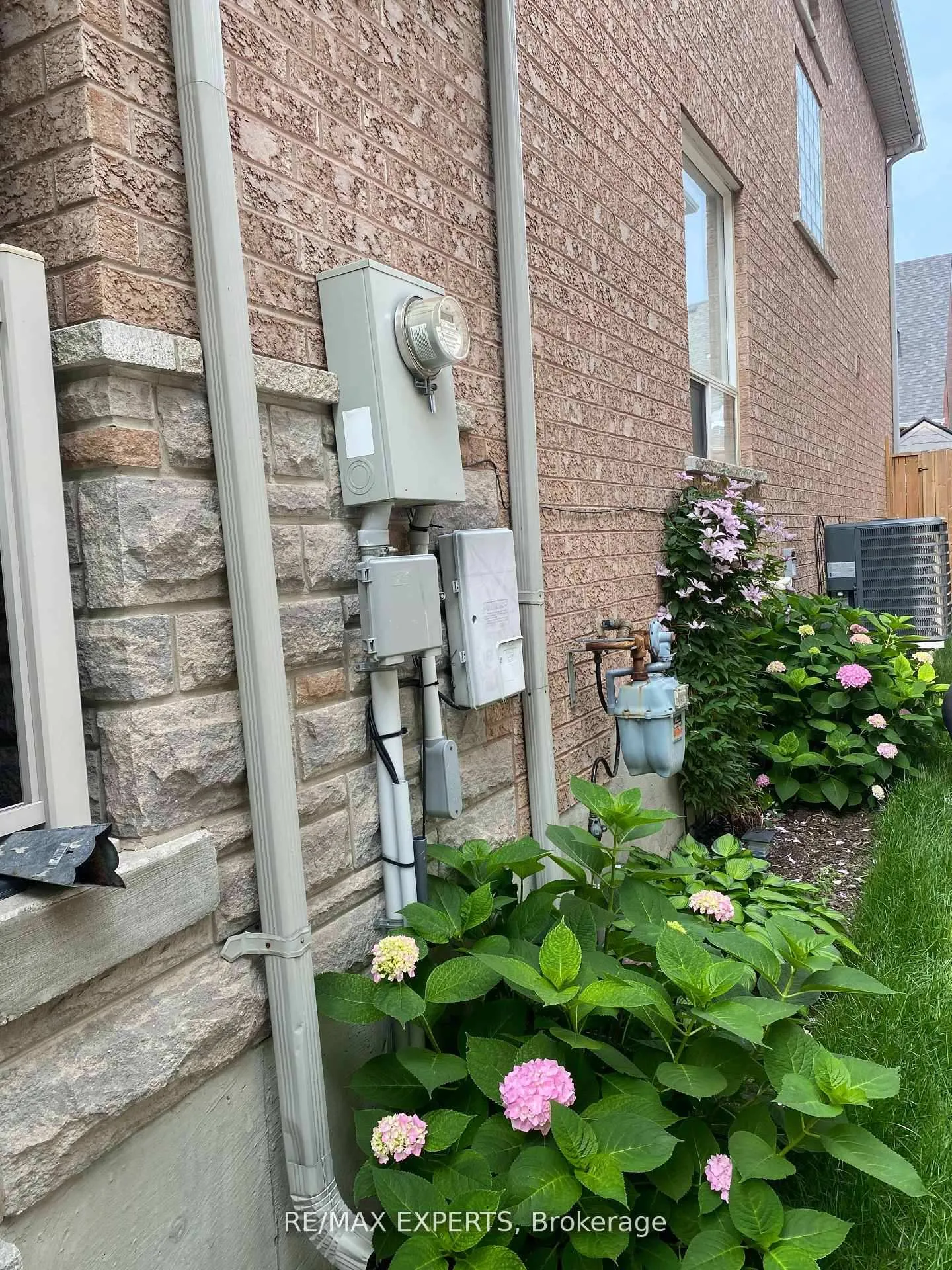 Photo 5 of 35 Arundel Drive, Vaughan, Vellore Village — HOMEH