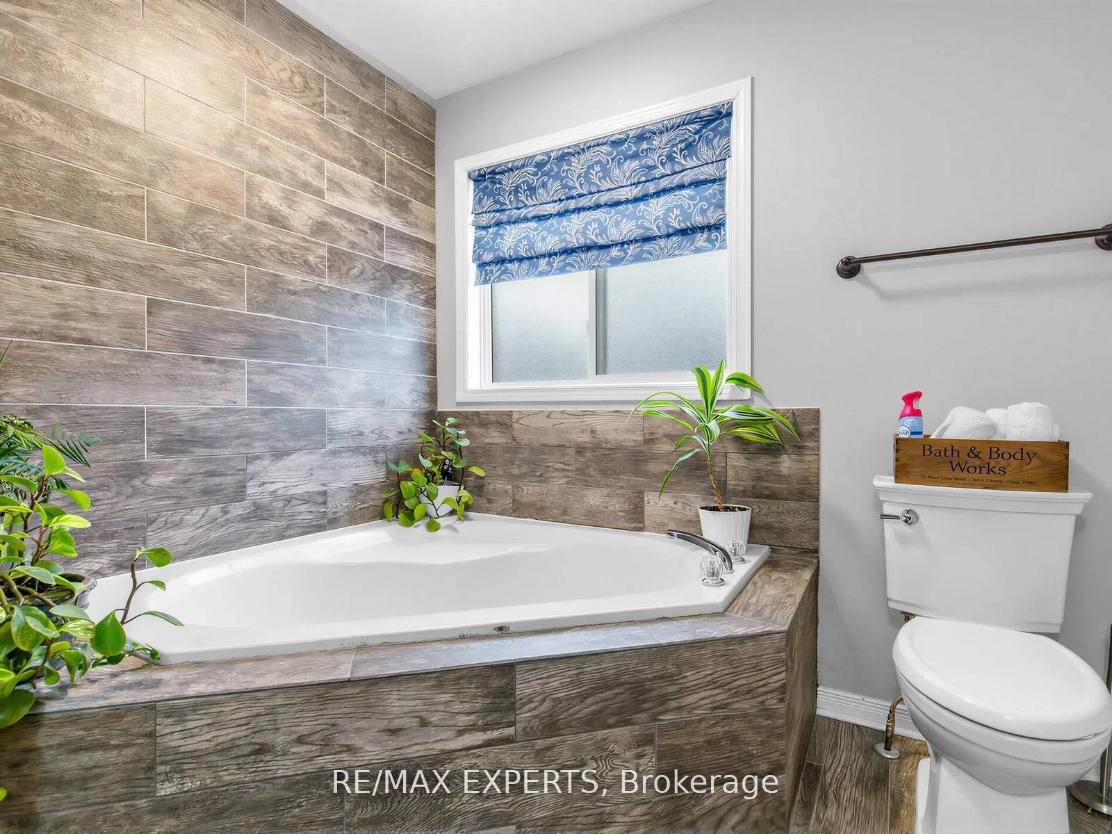 Photo 23 of 35 Arundel Drive, Vaughan, Vellore Village — HOMEH