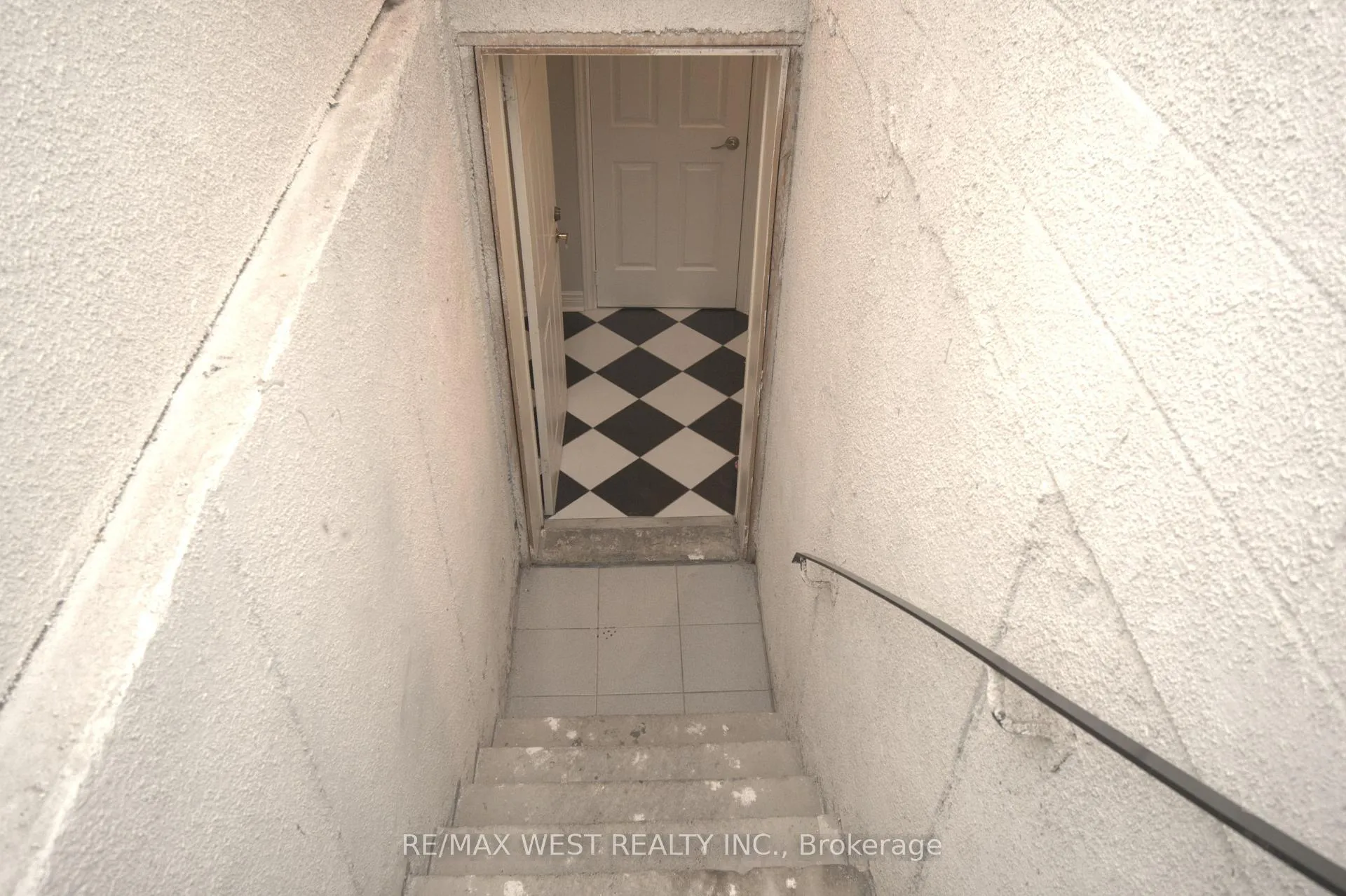 Photo 3 of 86 Bellona Street, Vaughan, West Woodbridge — HOMEH