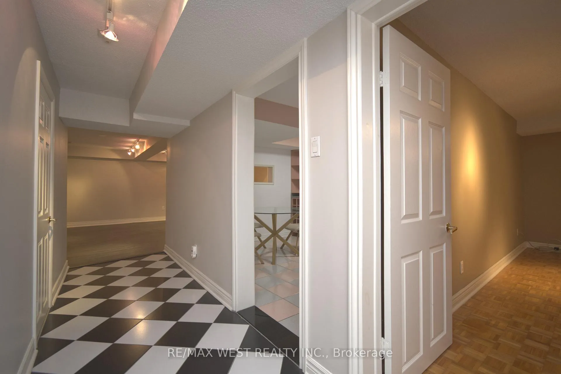 Photo 4 of 86 Bellona Street, Vaughan, West Woodbridge — HOMEH