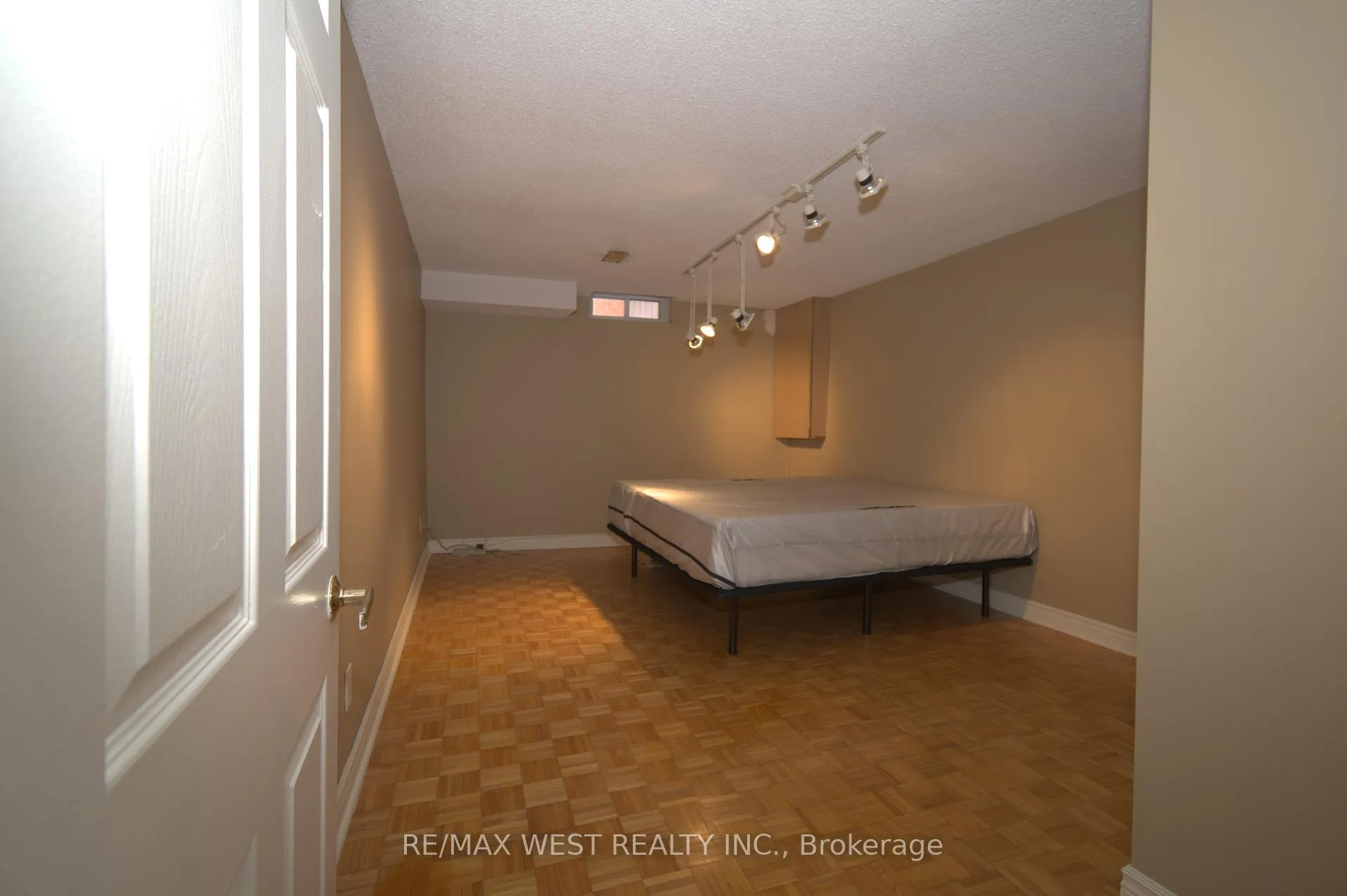 Photo 5 of 86 Bellona Street, Vaughan, West Woodbridge — HOMEH