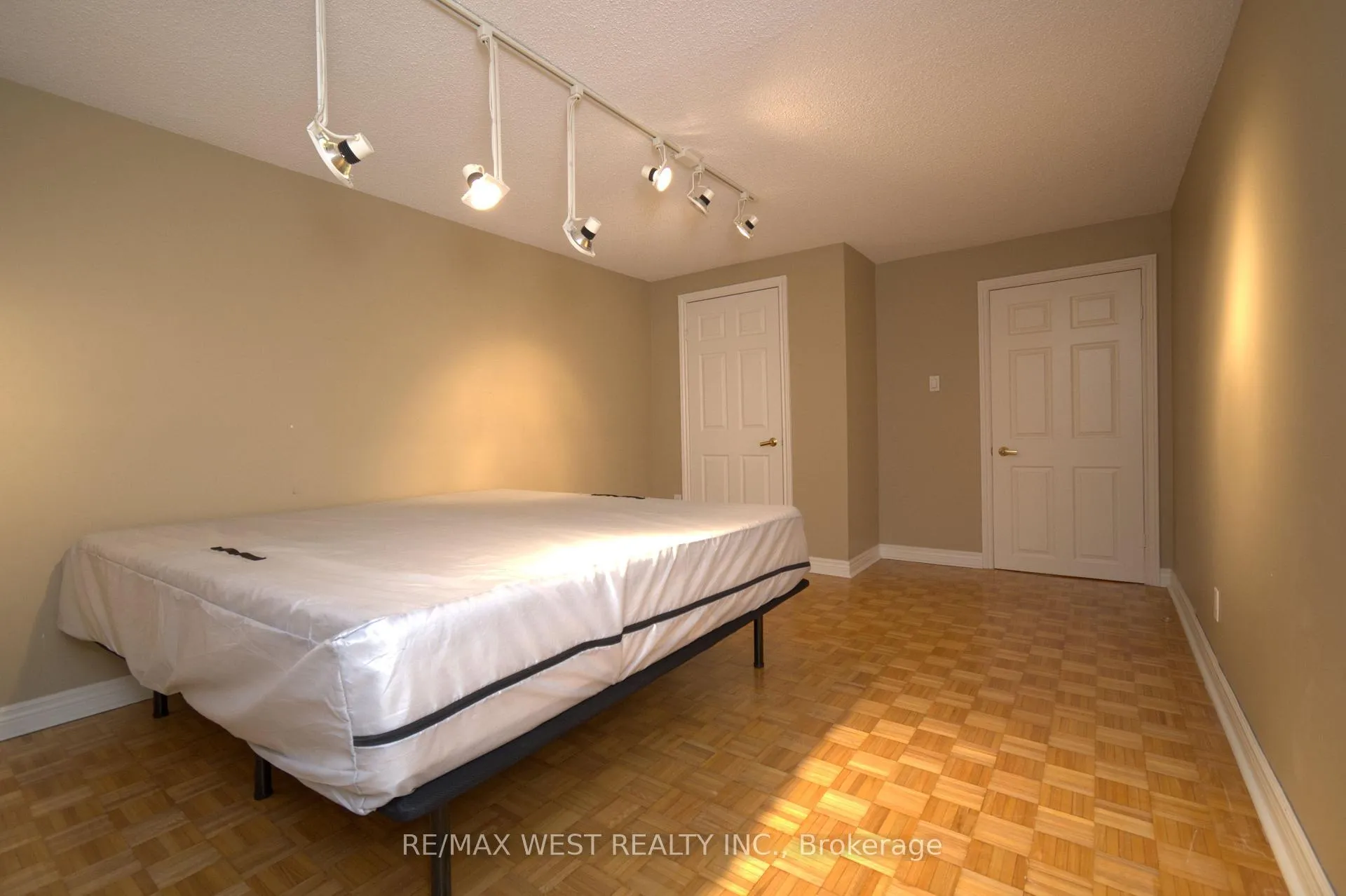 Photo 6 of 86 Bellona Street, Vaughan, West Woodbridge — HOMEH