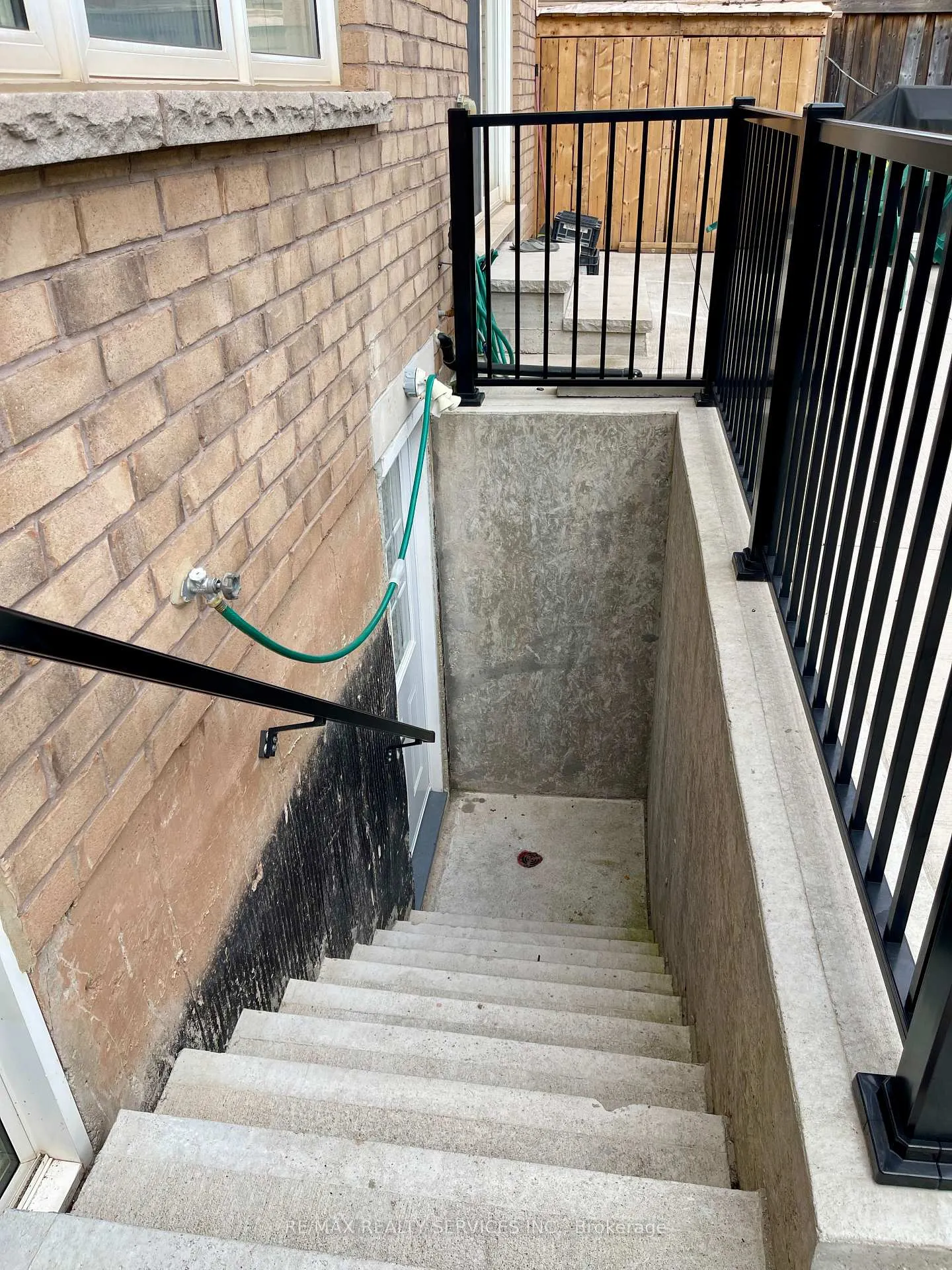 Photo 8 of 35 Agricola Road, Brampton, Northwest Brampton — HOMEH