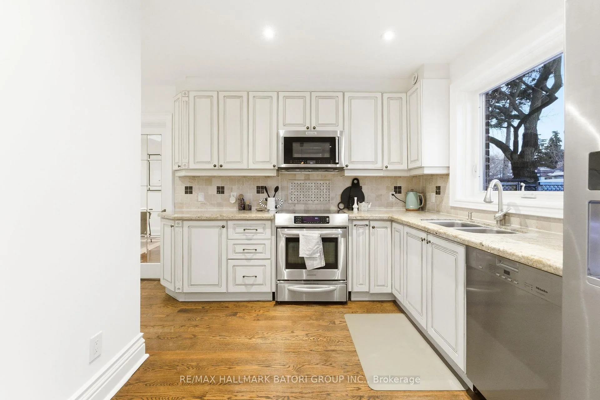 Photo 6 of 531 Briar Hill Avenue, Toronto, Forest Hill North — HOMEH