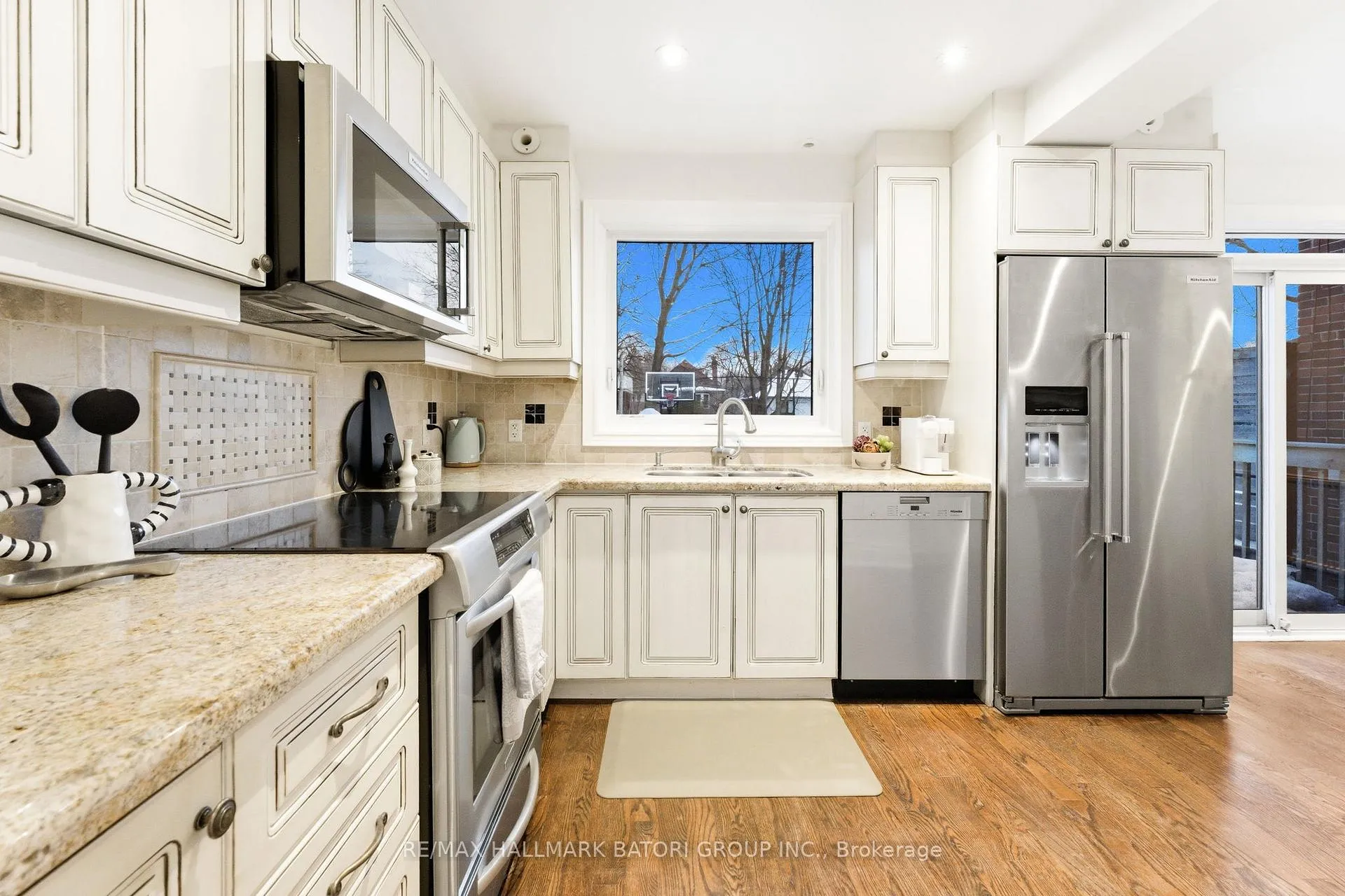 Photo 8 of 531 Briar Hill Avenue, Toronto, Forest Hill North — HOMEH