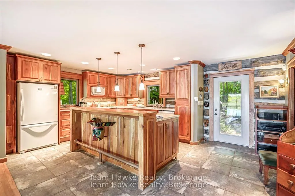 Photo 7 of 968 Sumac Lane, Midland — HOMEH
