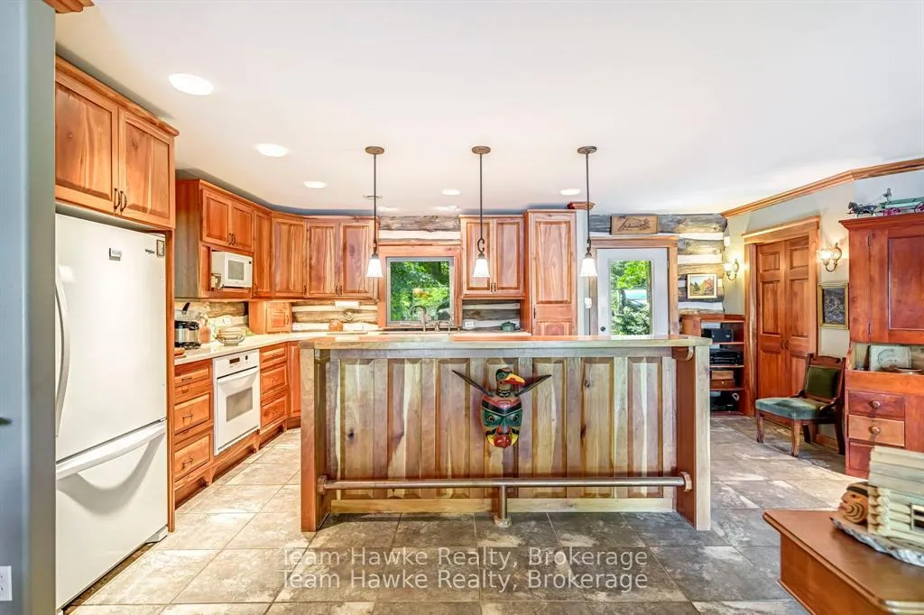 Photo 8 of 968 Sumac Lane, Midland — HOMEH