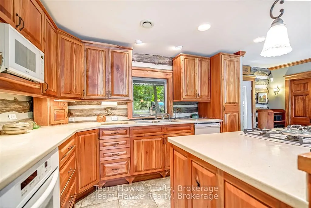 Photo 9 of 968 Sumac Lane, Midland — HOMEH