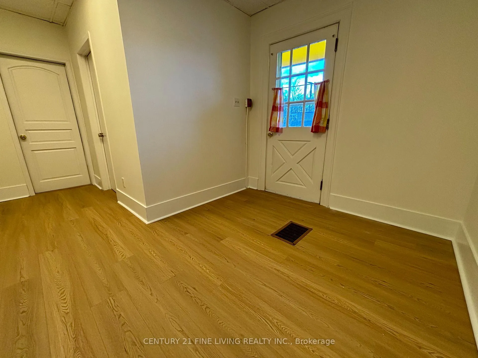 Photo 11 of Unit 1, 144 Bradford Street, Barrie, City Centre — HOMEH