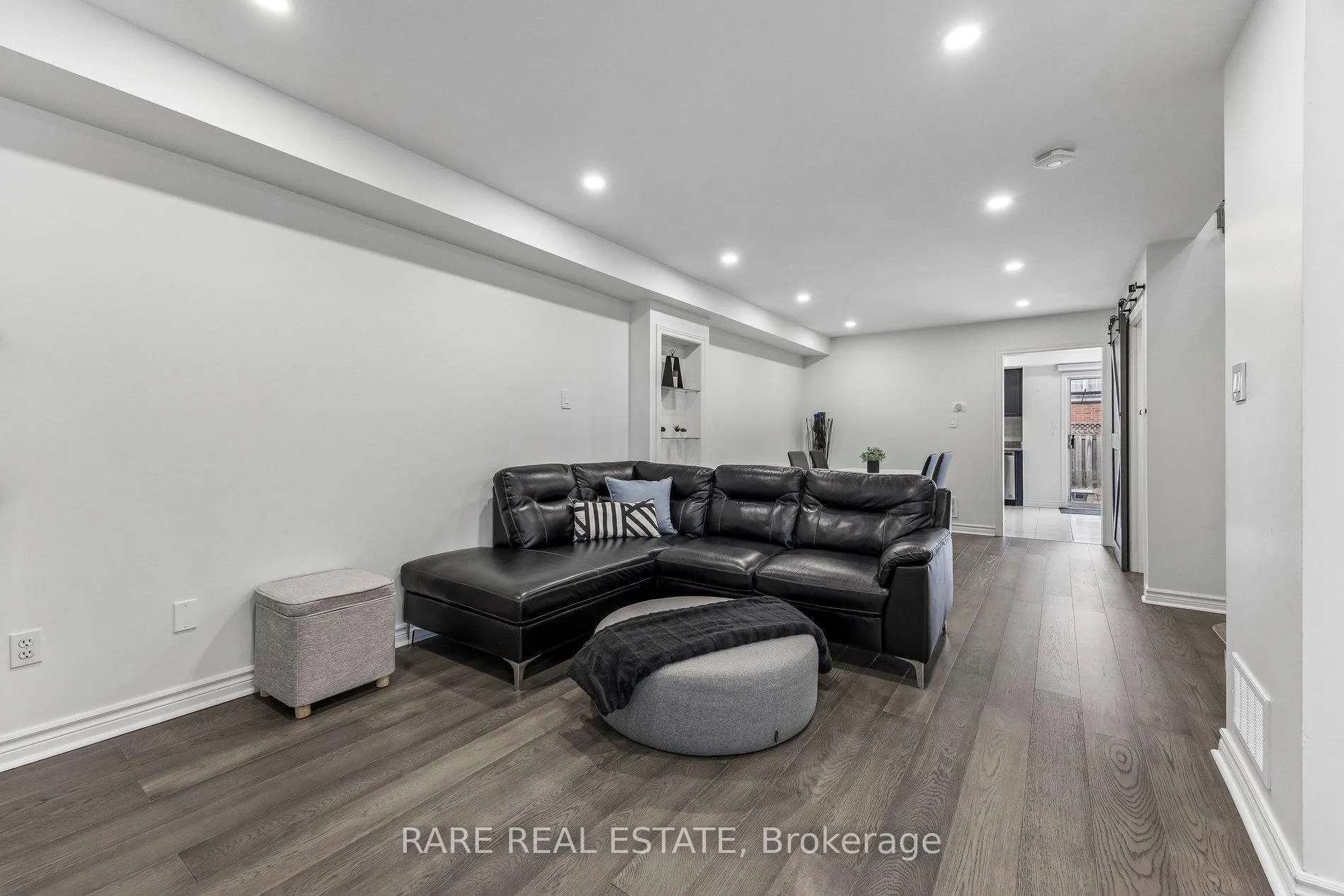 Photo 5 of 276 Milliken Meadows Drive, Markham, Milliken Mills West — HOMEH