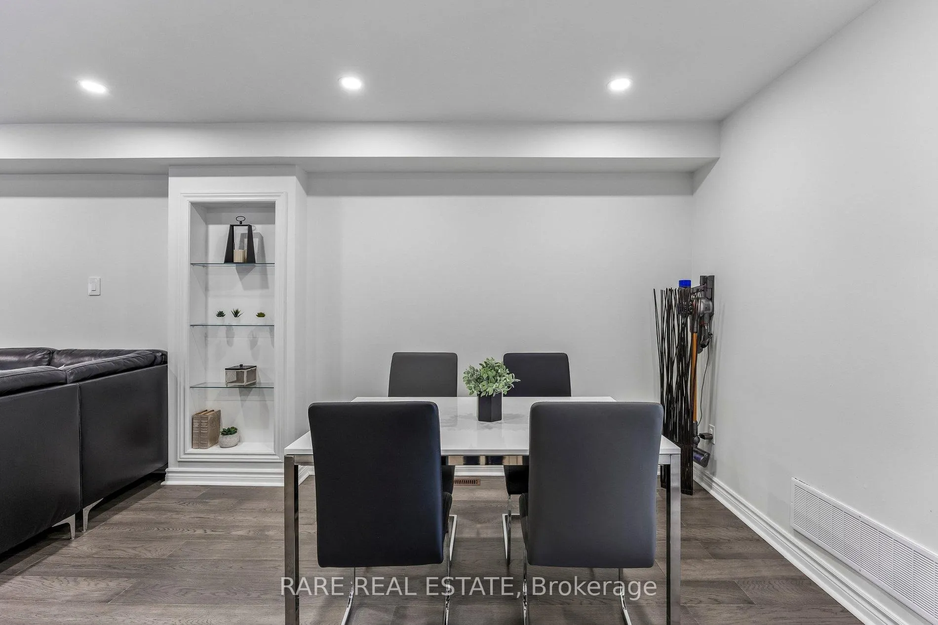 Photo 8 of 276 Milliken Meadows Drive, Markham, Milliken Mills West — HOMEH