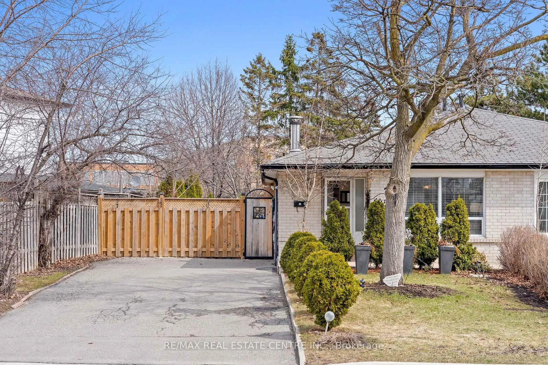 Photo 2 of 25 Juniper Crescent, Brampton, Northgate — HOMEH