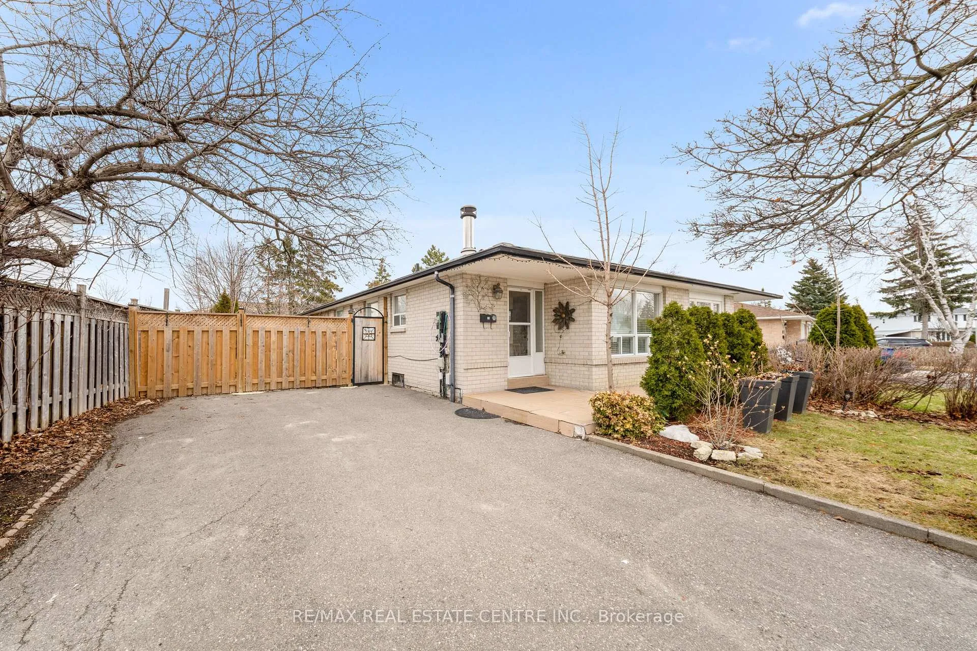Photo 4 of 25 Juniper Crescent, Brampton, Northgate — HOMEH