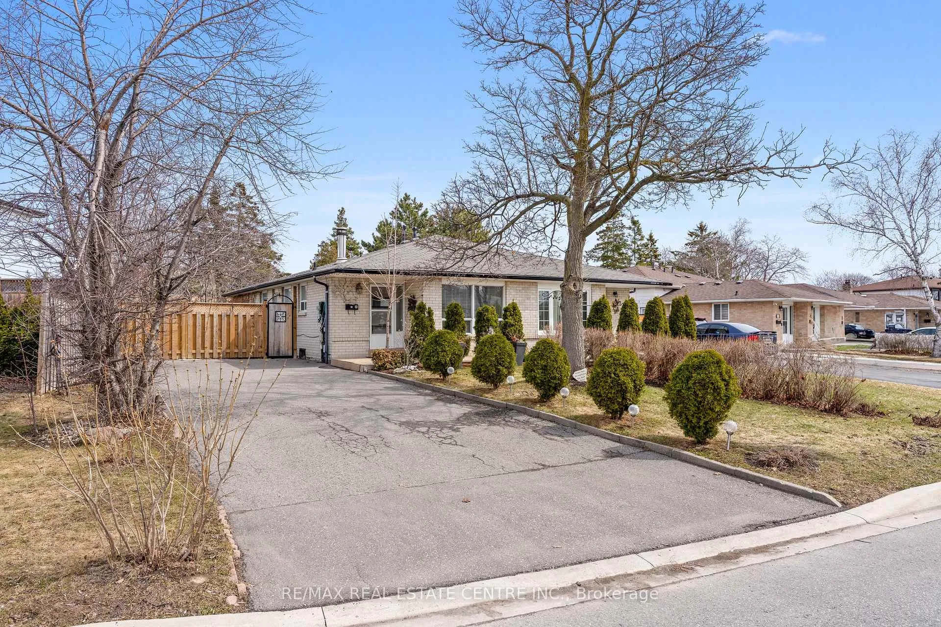 Photo 5 of 25 Juniper Crescent, Brampton, Northgate — HOMEH