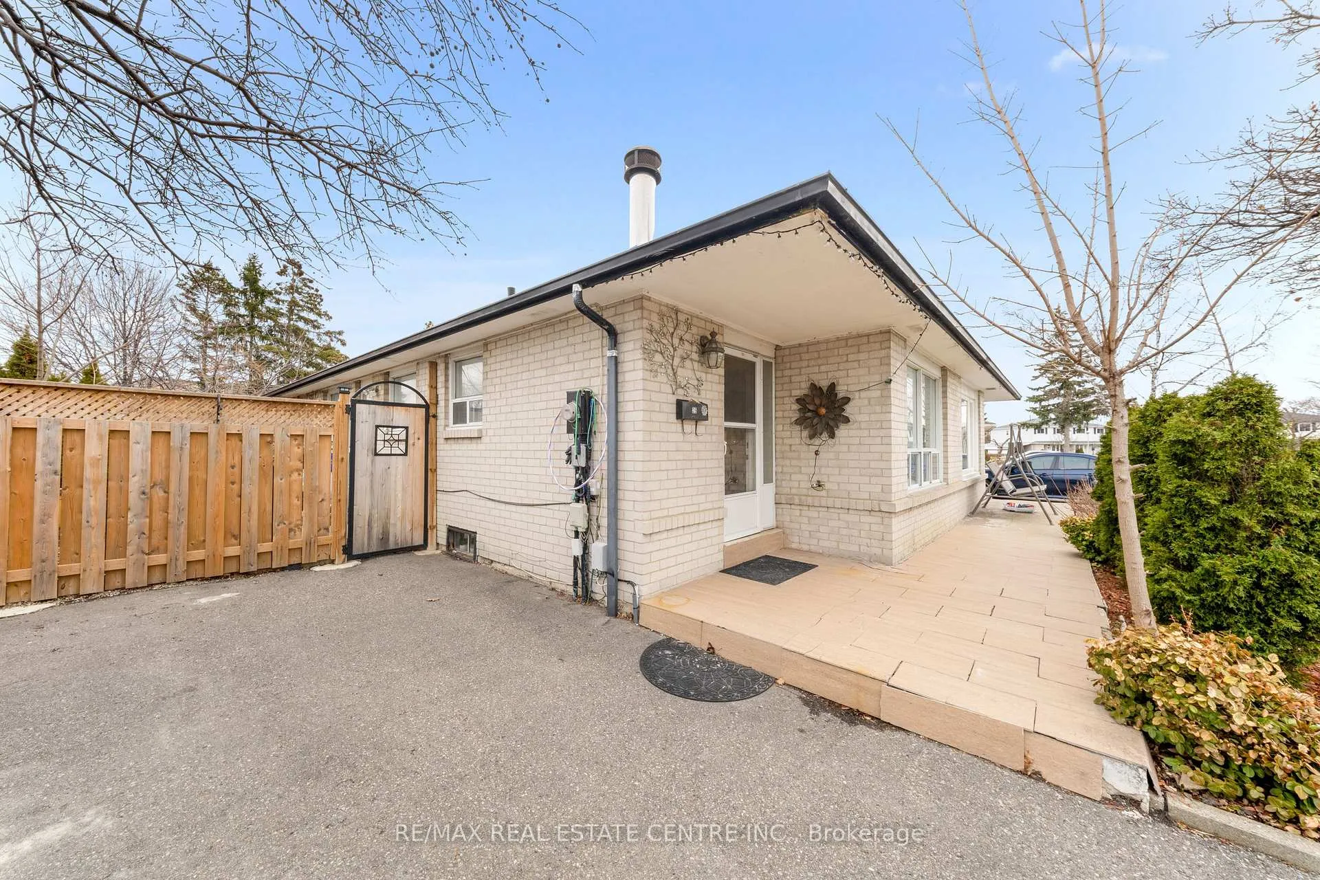 Photo 6 of 25 Juniper Crescent, Brampton, Northgate — HOMEH