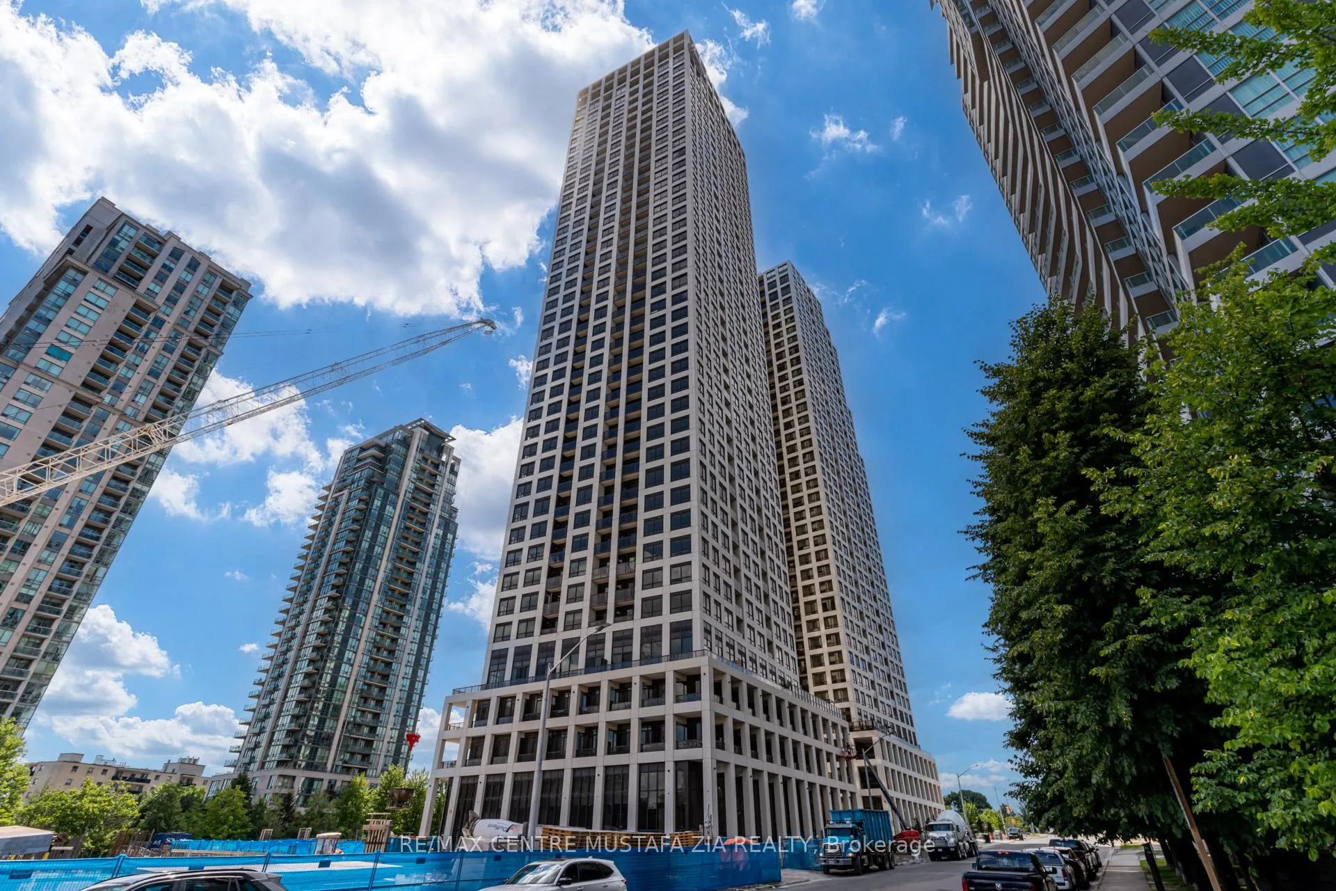 Front of Unit 1003, 30 Elm Drive W