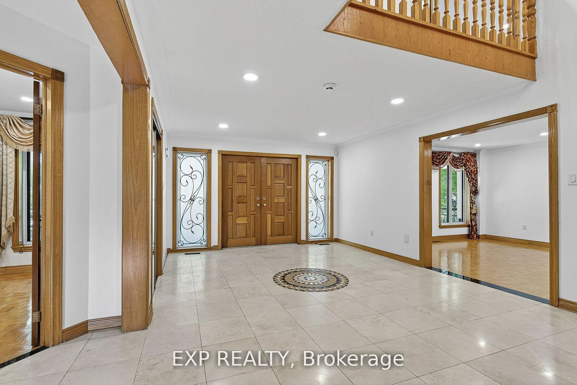 Photo 4 of 315 Stephanie Boulevard, Vaughan, Kleinburg — HOMEH