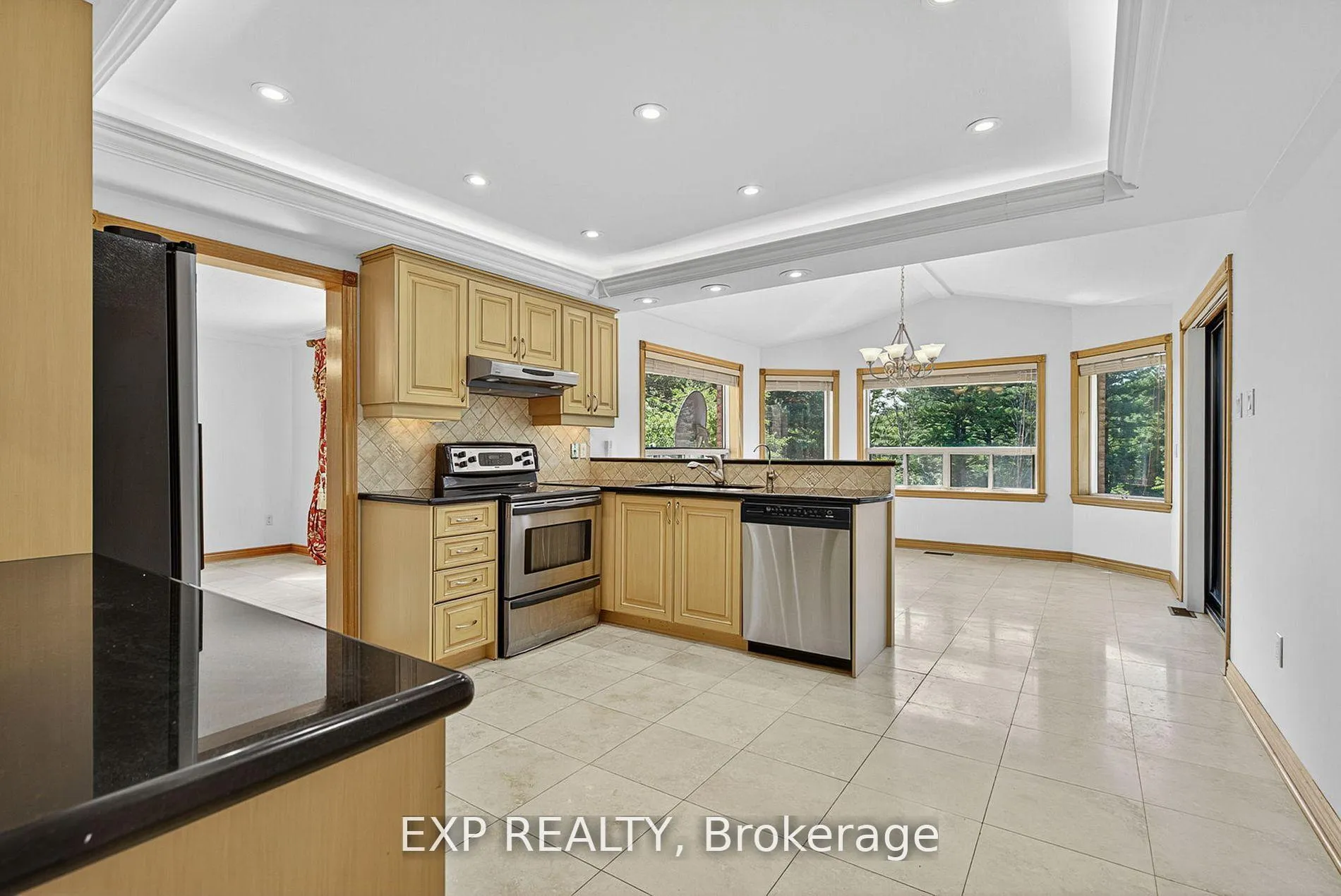 Photo 11 of 315 Stephanie Boulevard, Vaughan, Kleinburg — HOMEH