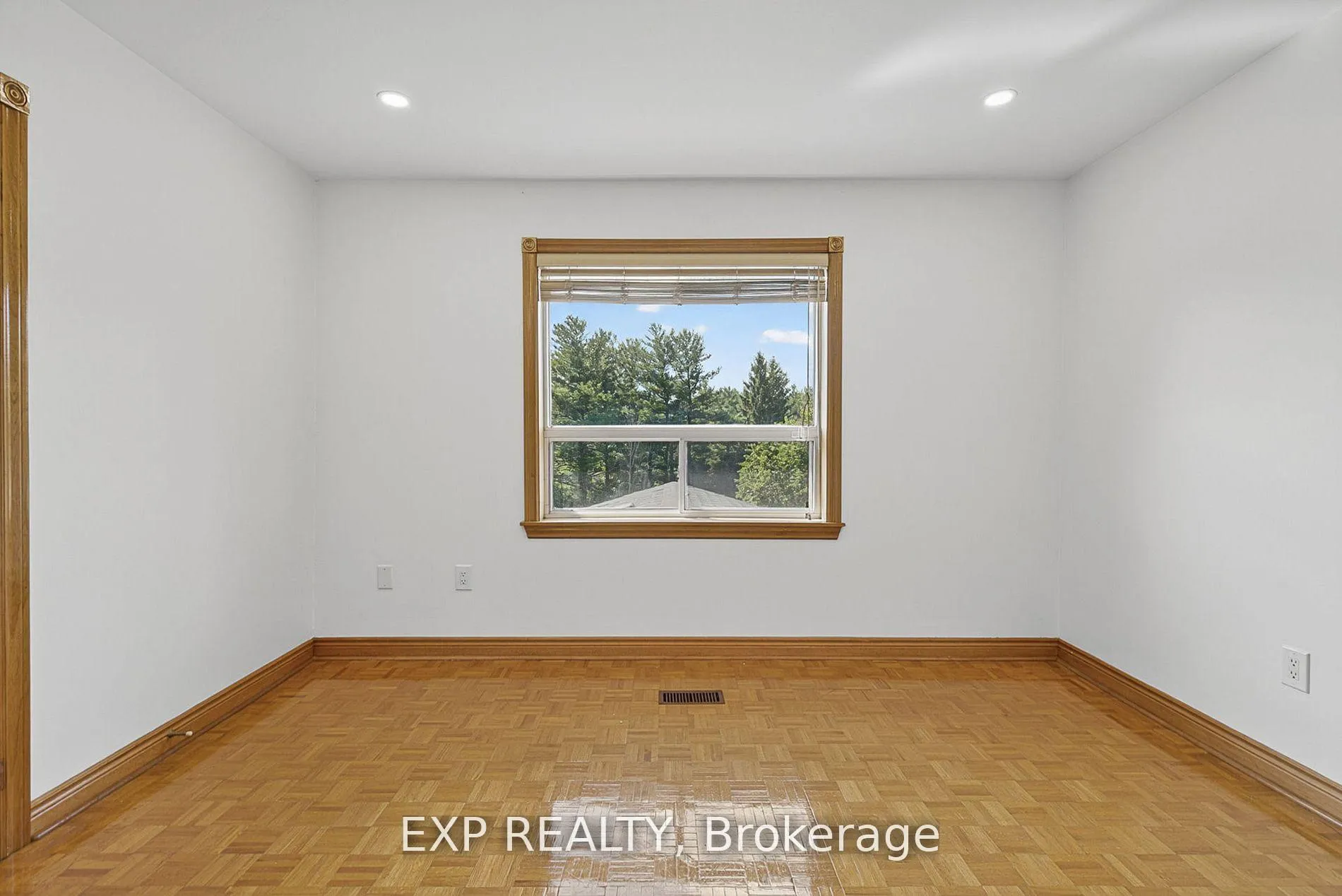 Photo 24 of 315 Stephanie Boulevard, Vaughan, Kleinburg — HOMEH