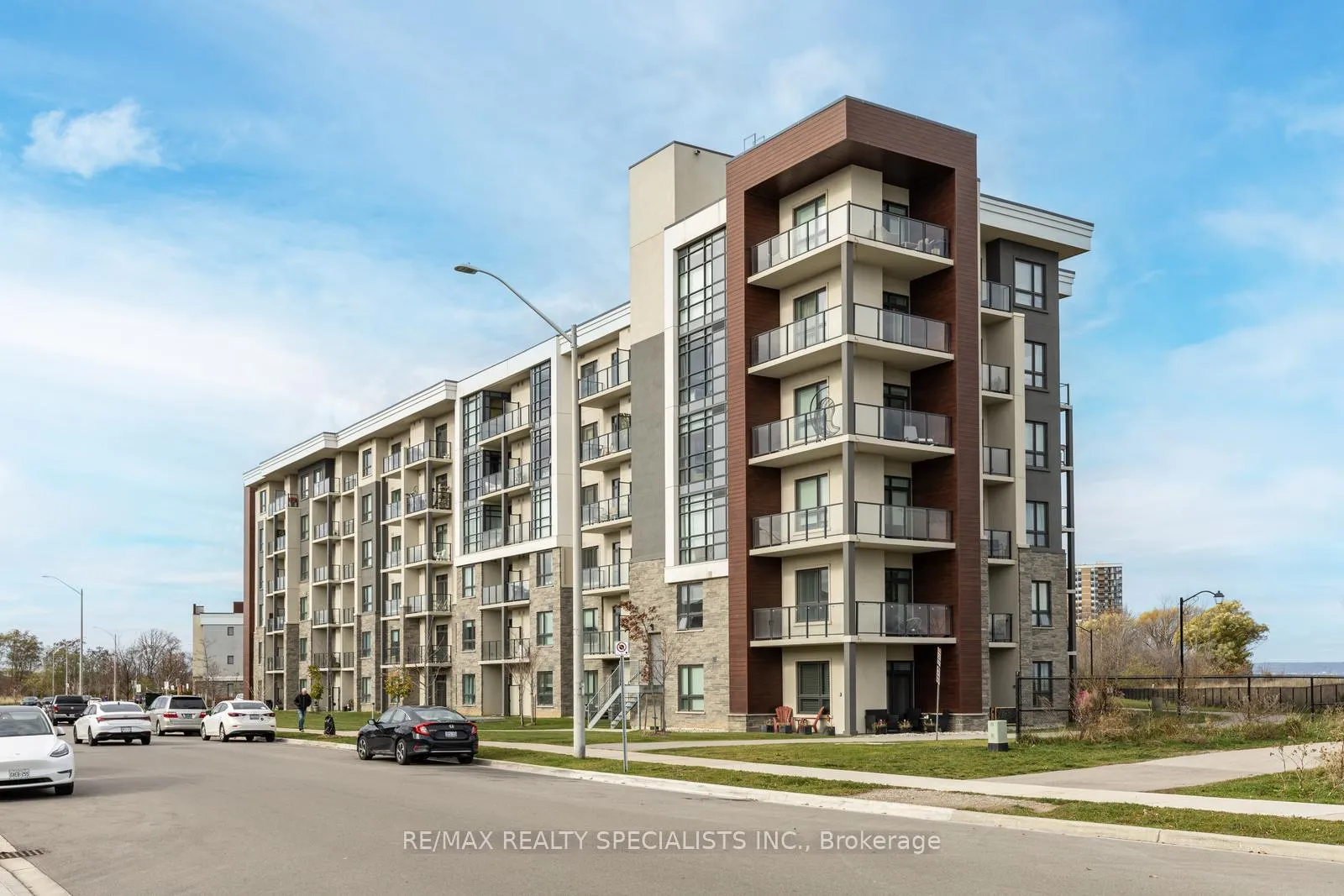 Photo 4 of Unit 112, 101 Shoreview Place, Hamilton, Lakeshore — HOMEH