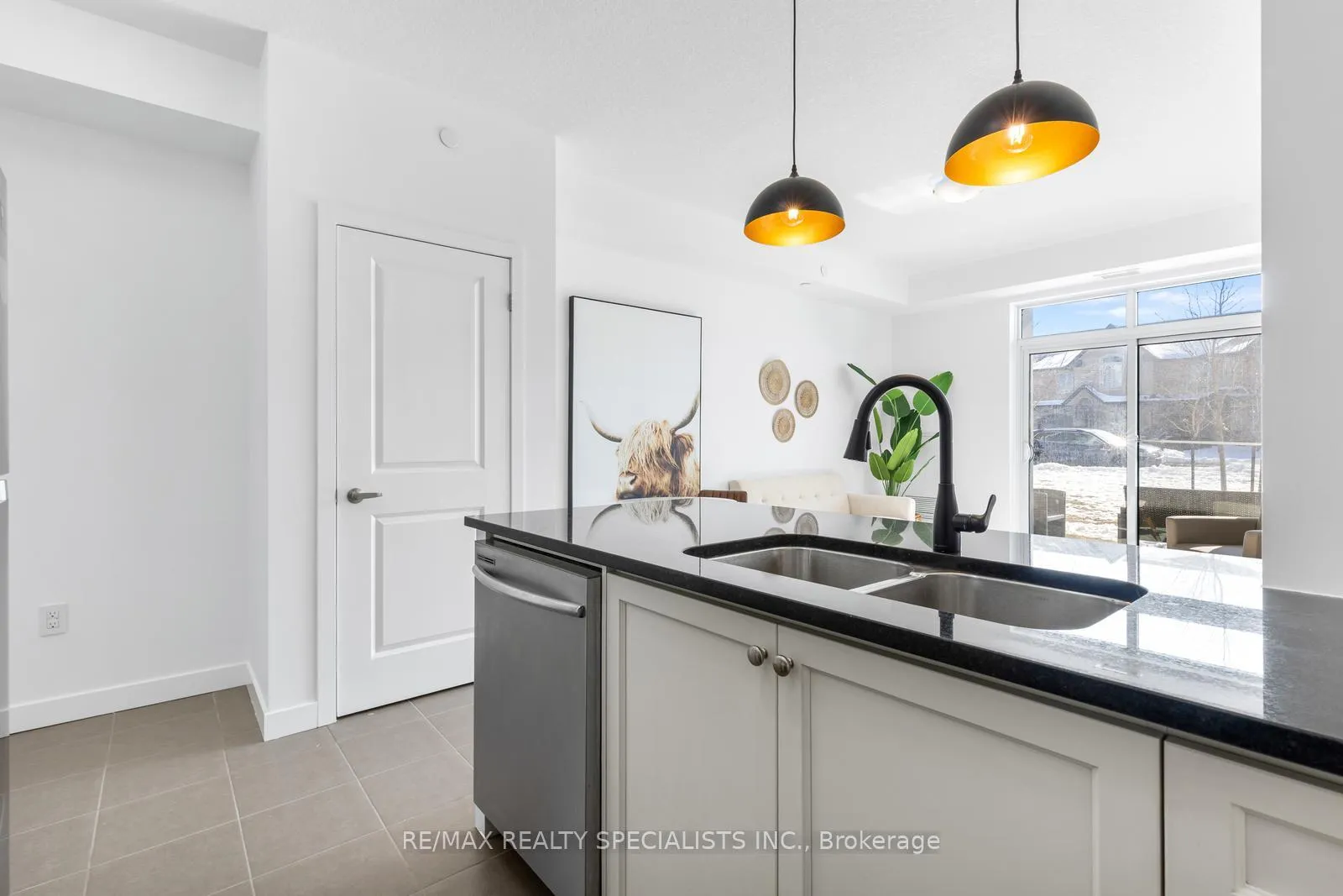 Photo 7 of Unit 112, 101 Shoreview Place, Hamilton, Lakeshore — HOMEH