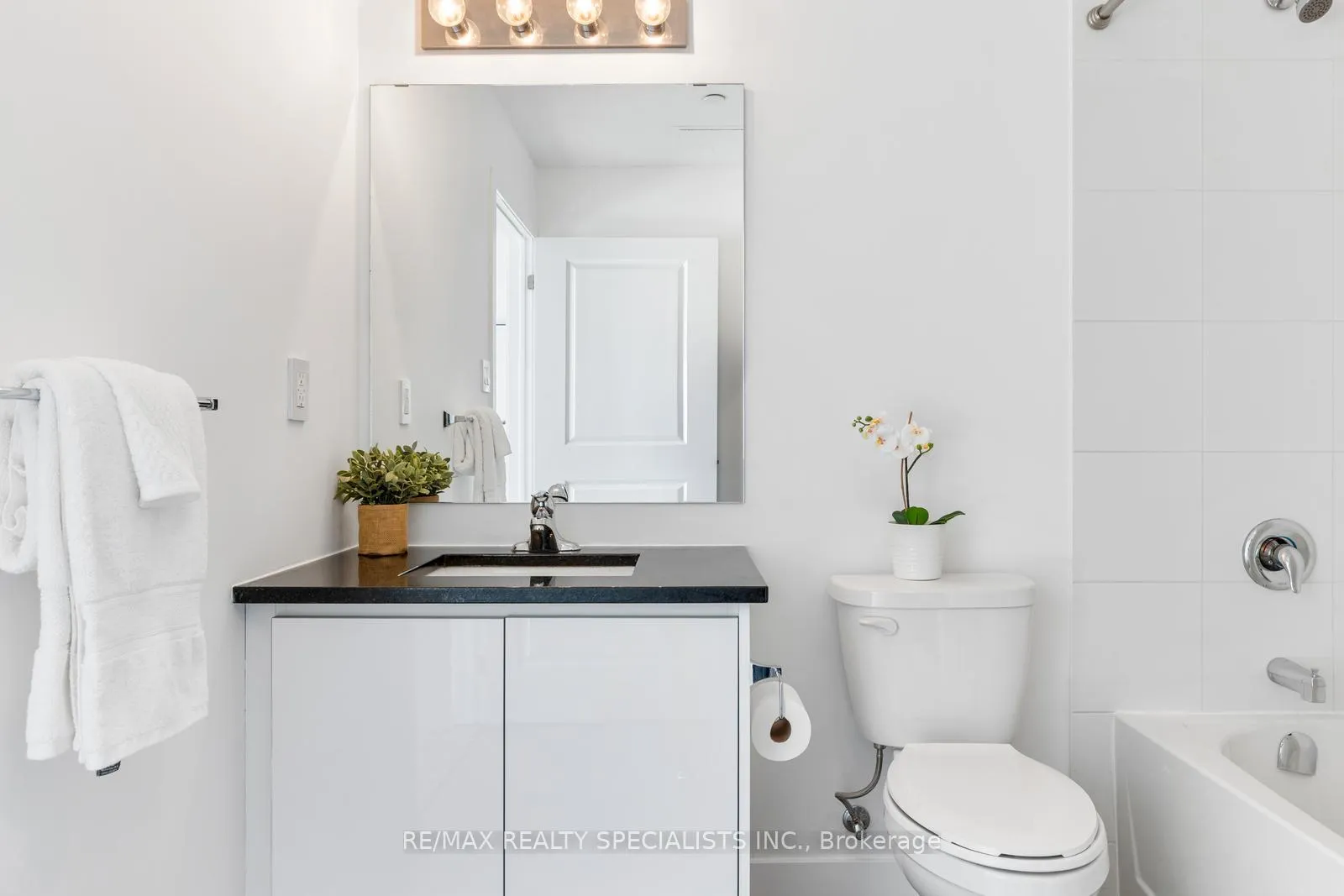Photo 15 of Unit 112, 101 Shoreview Place, Hamilton, Lakeshore — HOMEH
