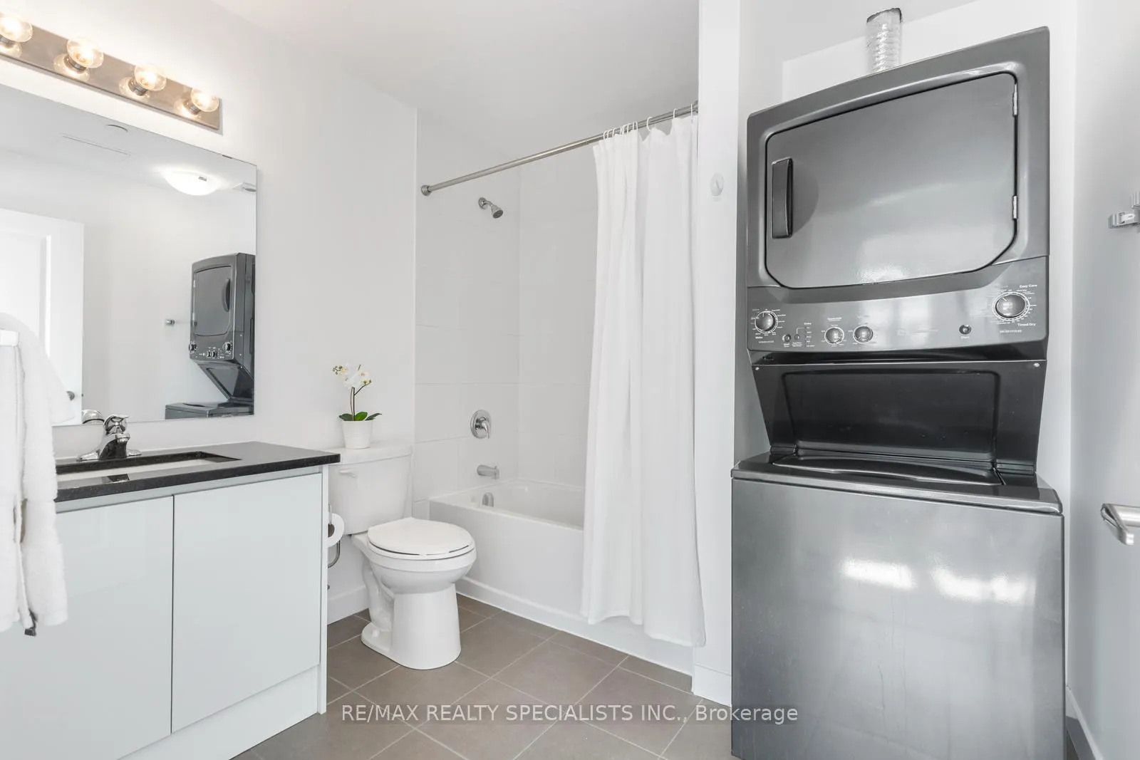 Photo 16 of Unit 112, 101 Shoreview Place, Hamilton, Lakeshore — HOMEH