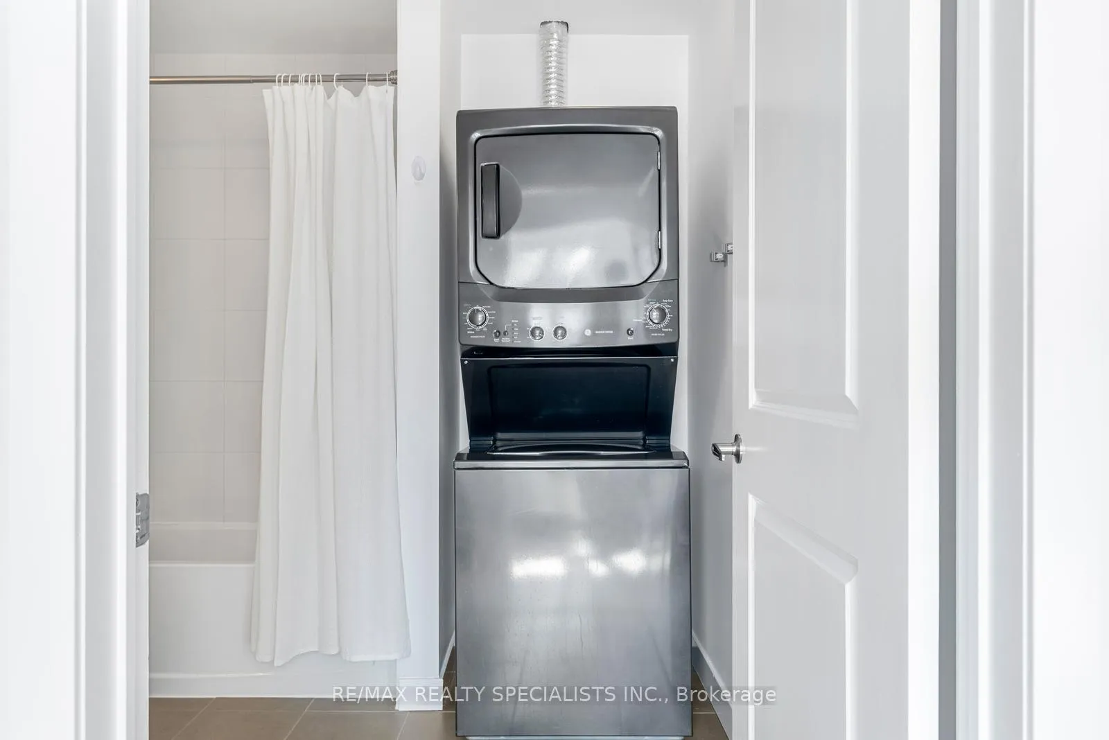 Photo 17 of Unit 112, 101 Shoreview Place, Hamilton, Lakeshore — HOMEH